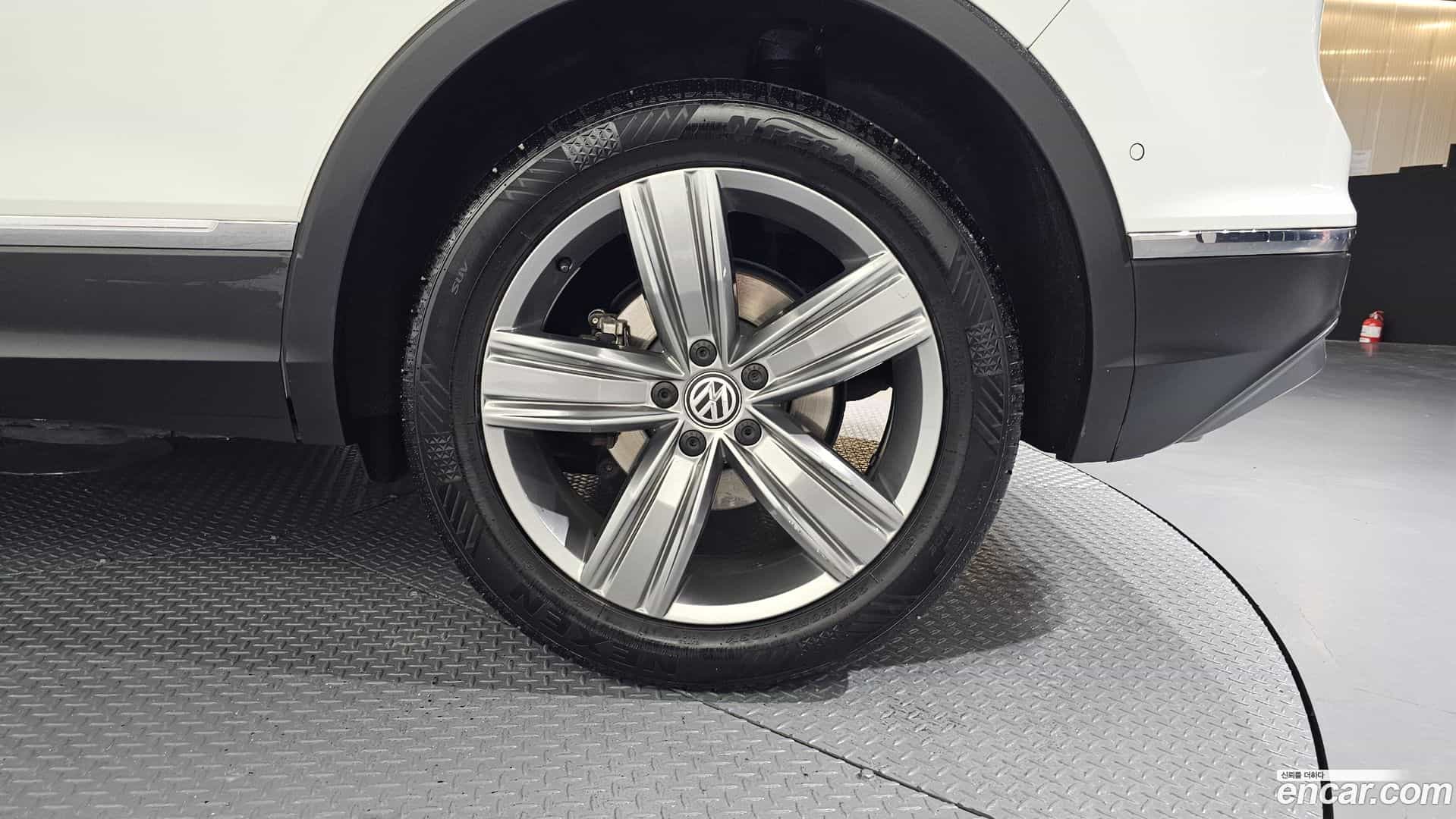 Tiguan Volkswagen 2018.10-OUTER-031