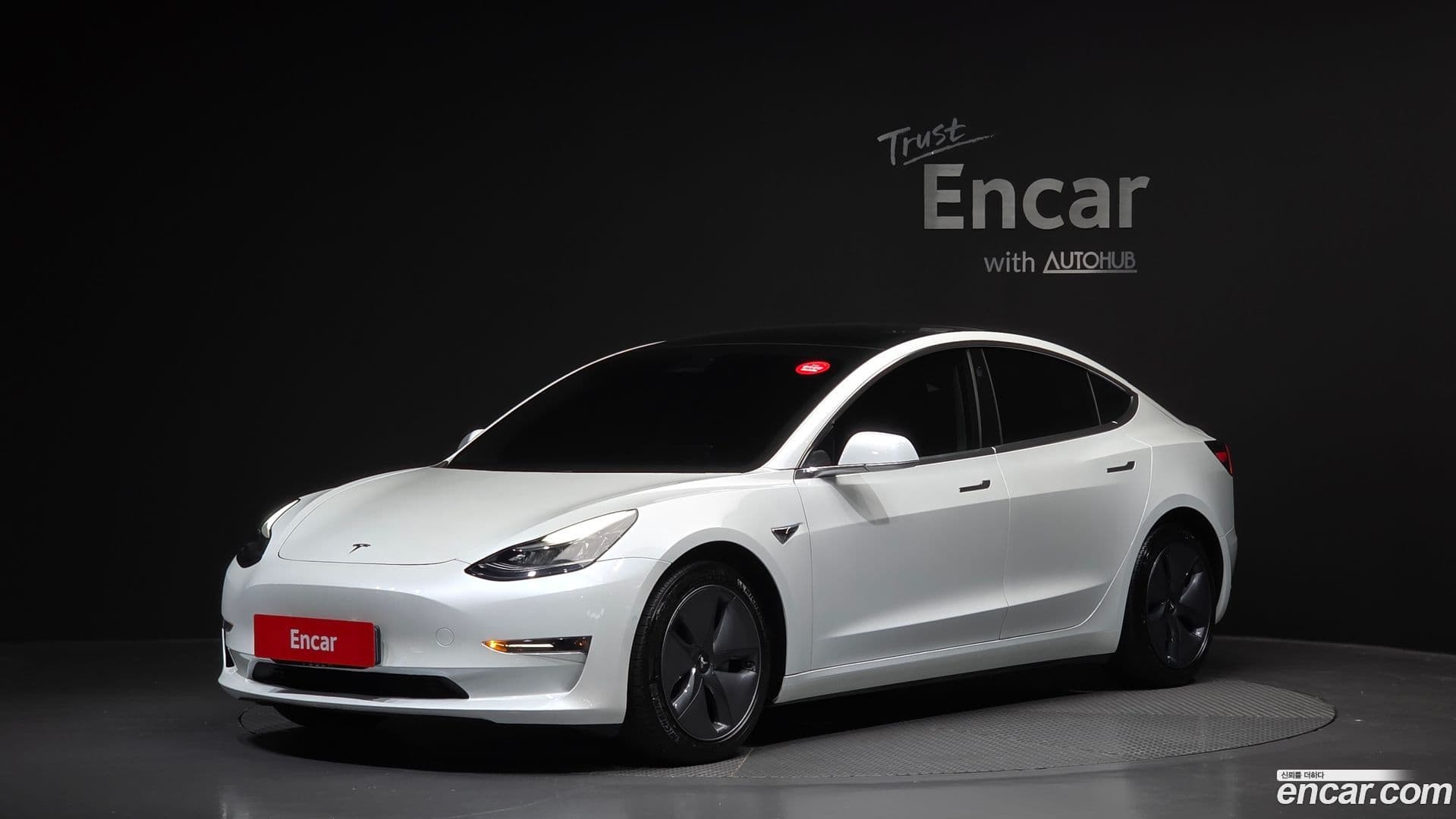 Main__Slider__Photo:Model 3 Tesla 2020.8-0