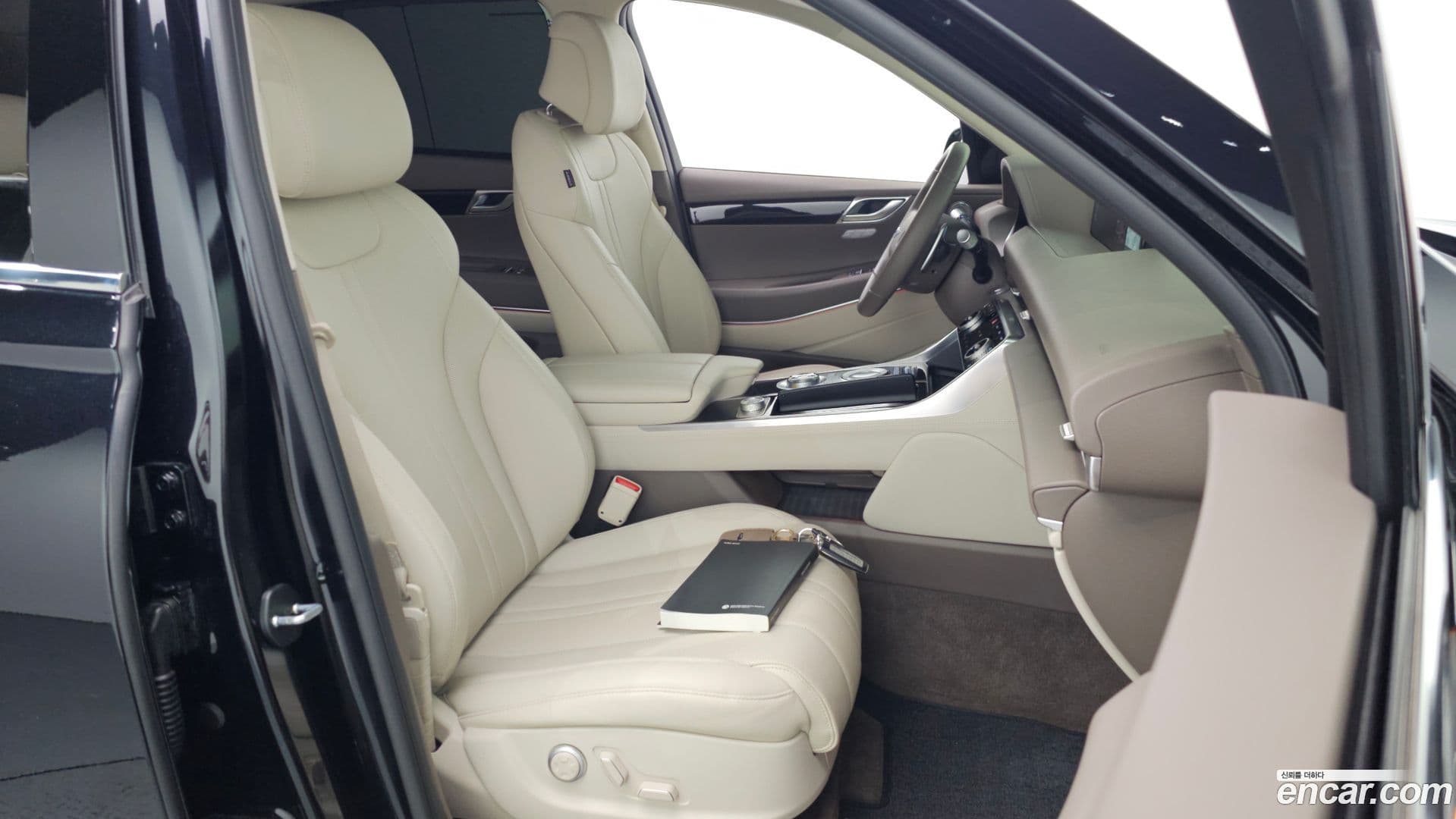 Main__Slider__Photo:GV80 Genesis 2022.6-10