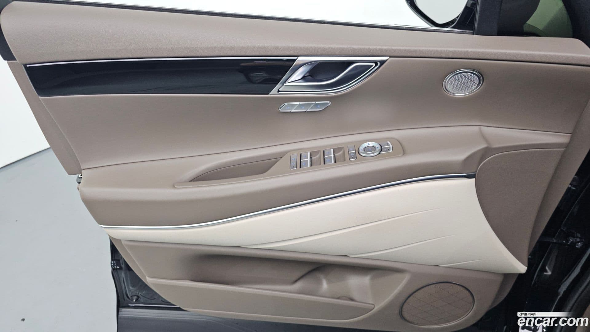 Main__Slider__Photo:GV80 Genesis 2022.6-23