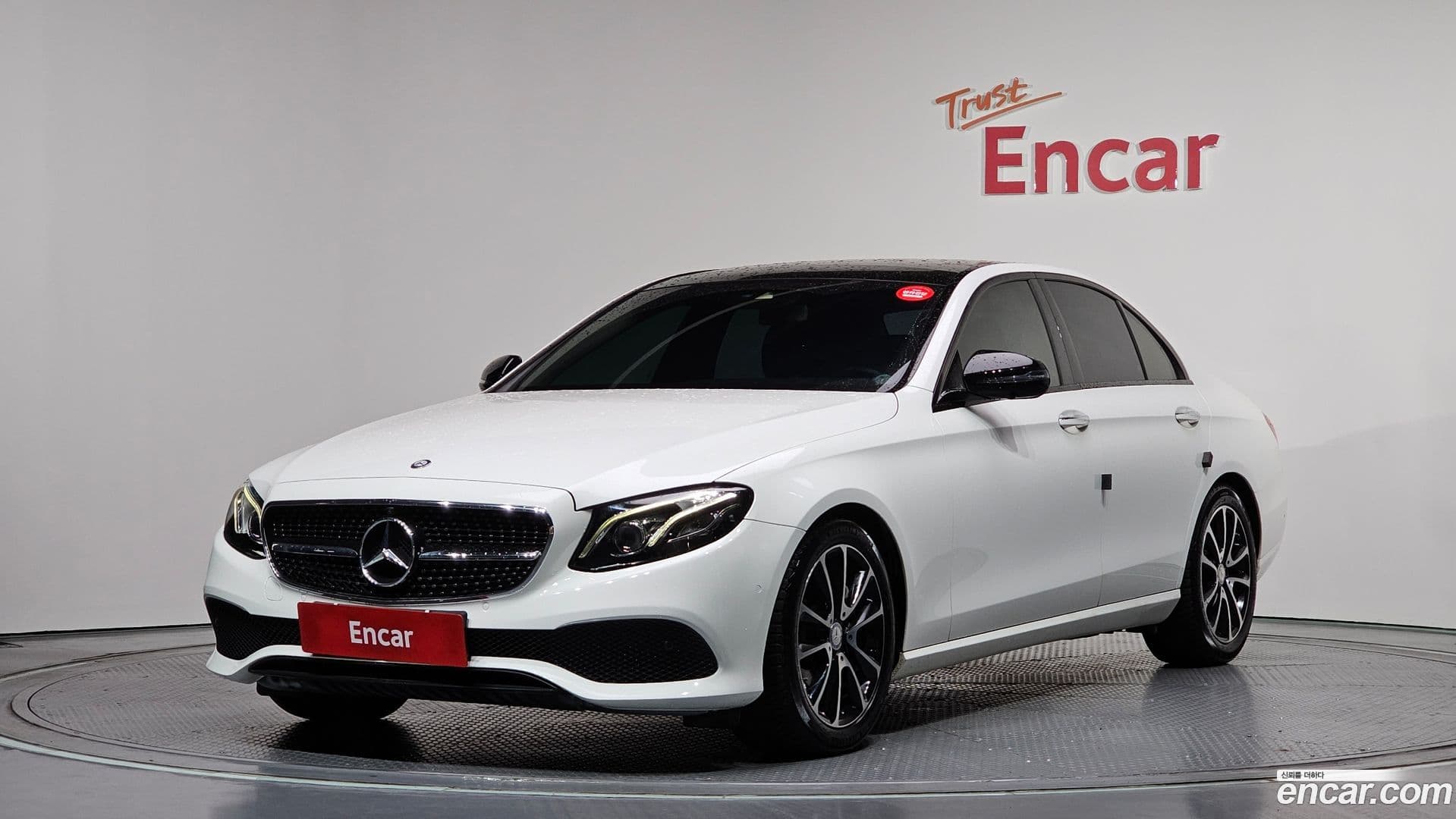 Main__Slider__Photo:E-Class Mercedes-Benz 2016.7-0