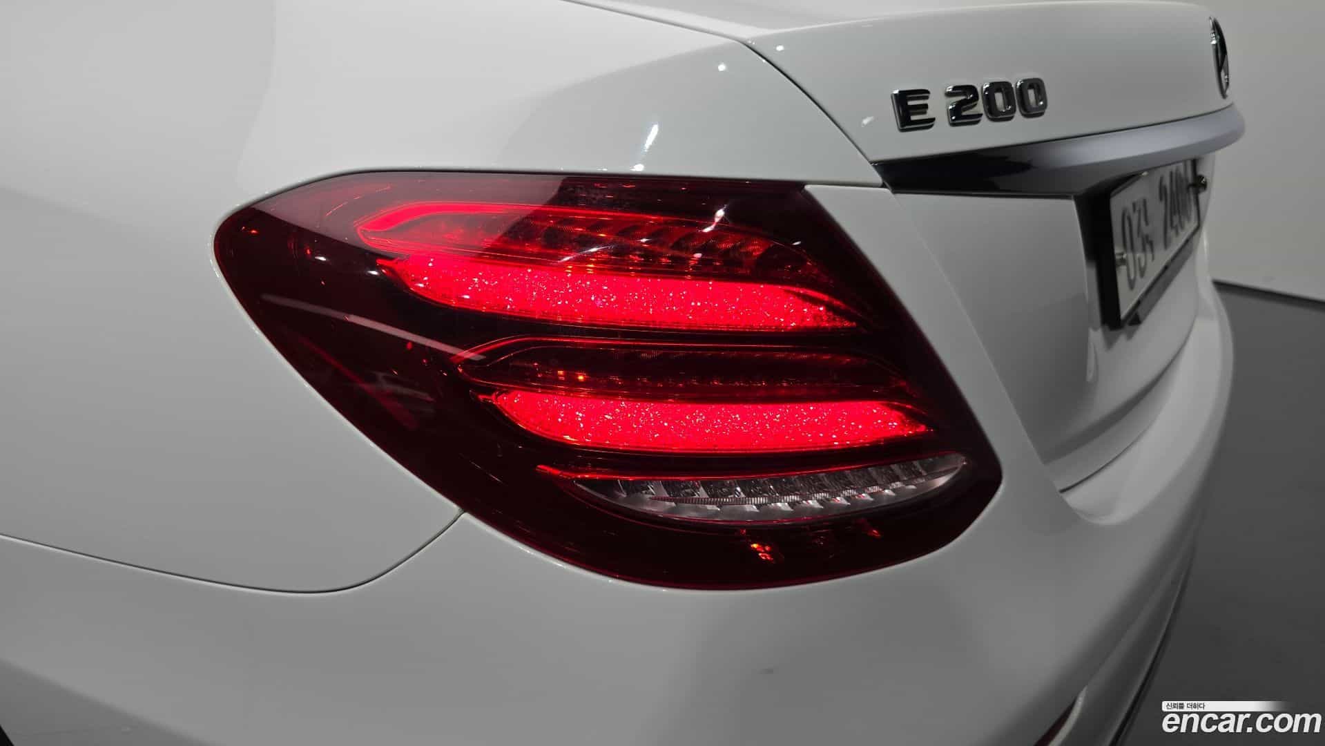 E-Class Mercedes-Benz 2018.2-OUTER-033