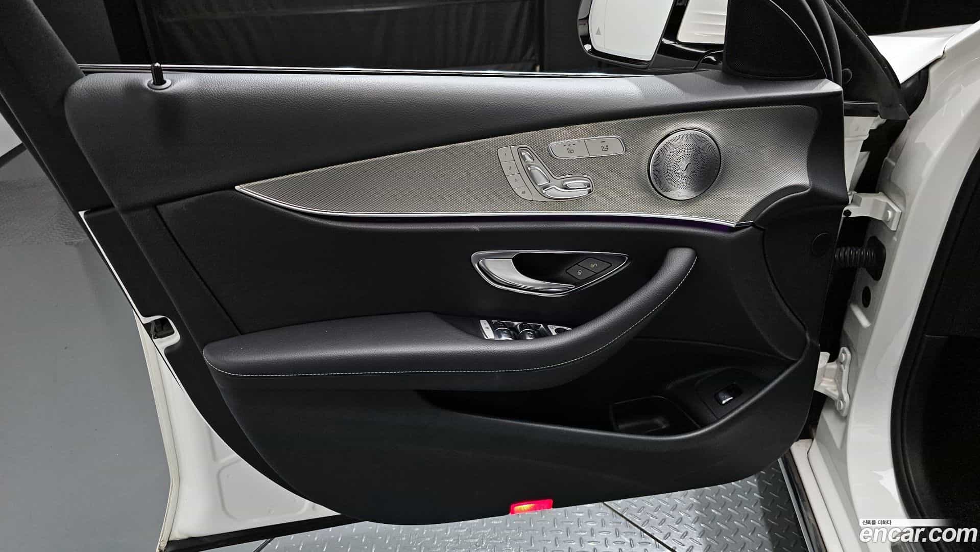 E-Class Mercedes-Benz 2018.2-INNER-034