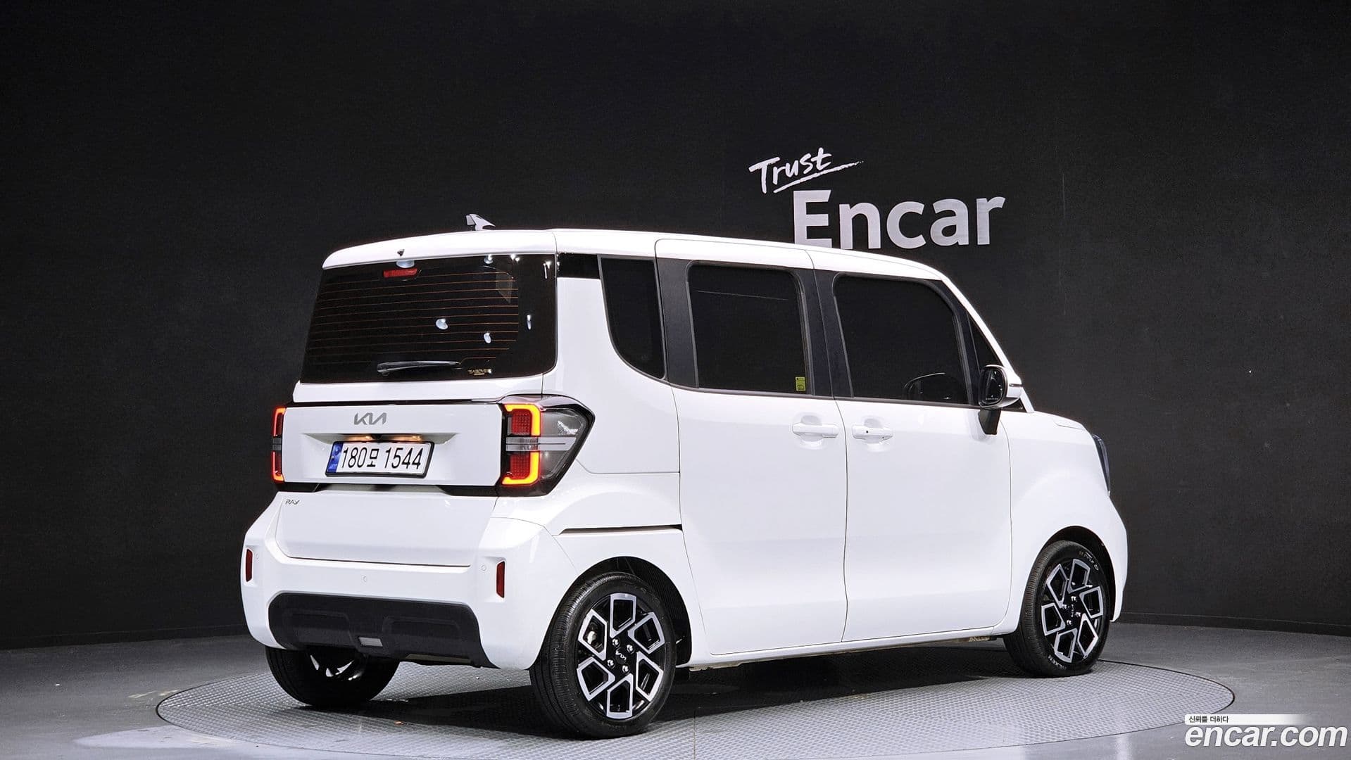 Main__Slider__Photo:RAY Kia 2024.6-1