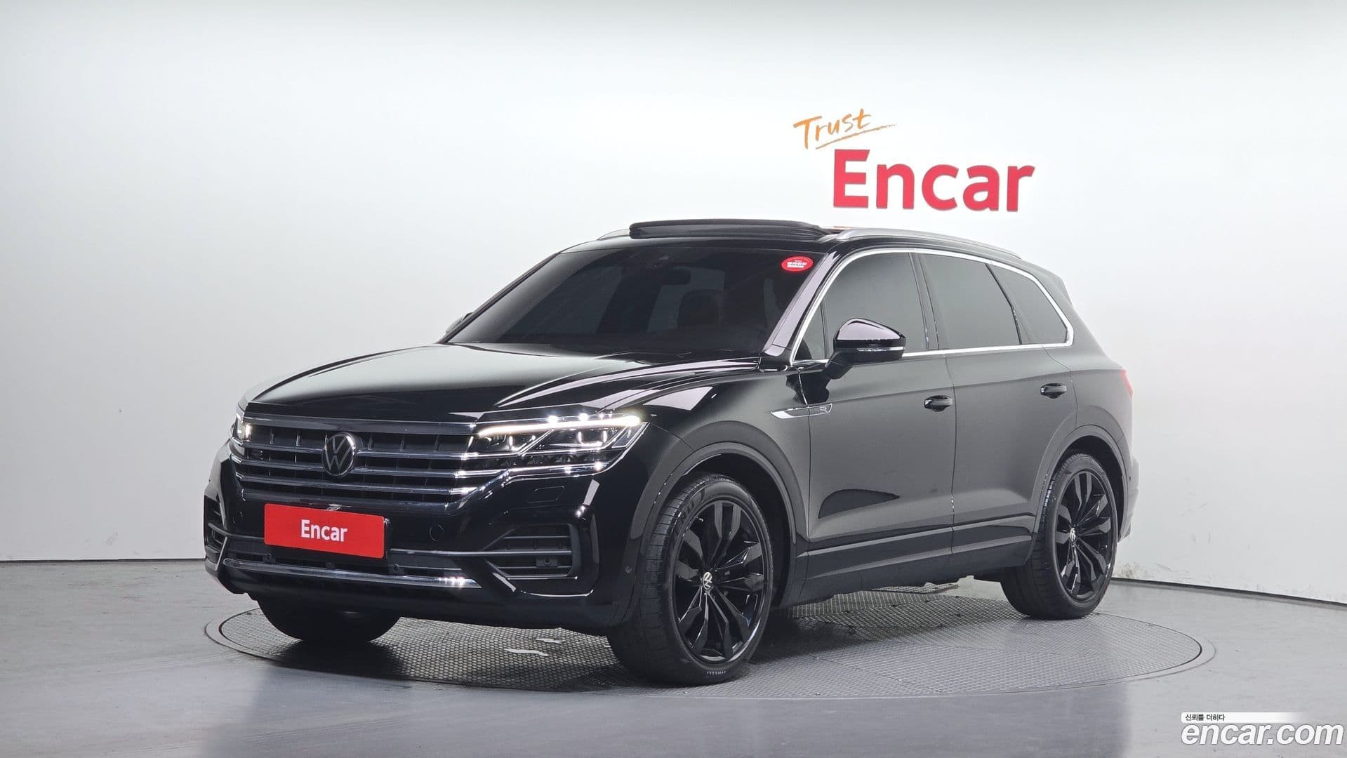 Main__Slider__Photo:Touareg Volkswagen 2023.8-0