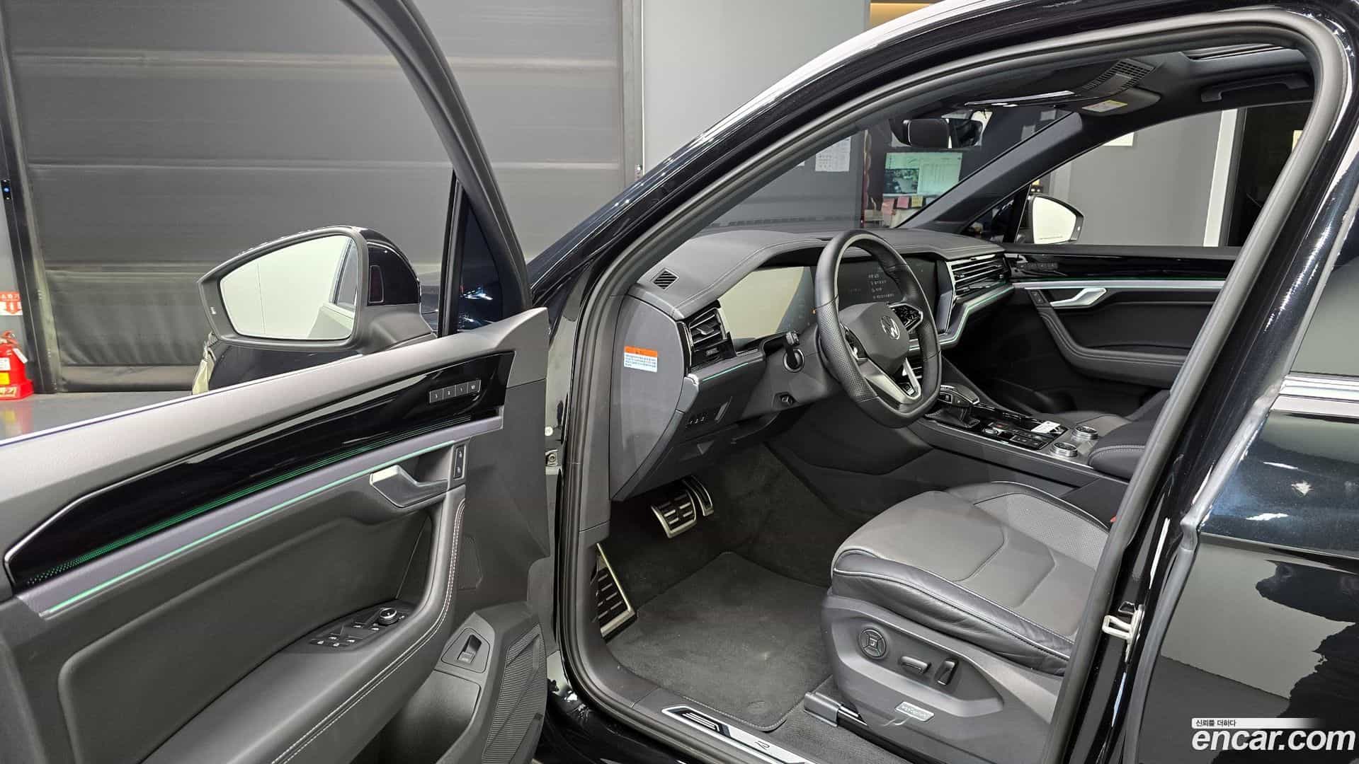 Touareg Volkswagen 2023.8-INNER-010