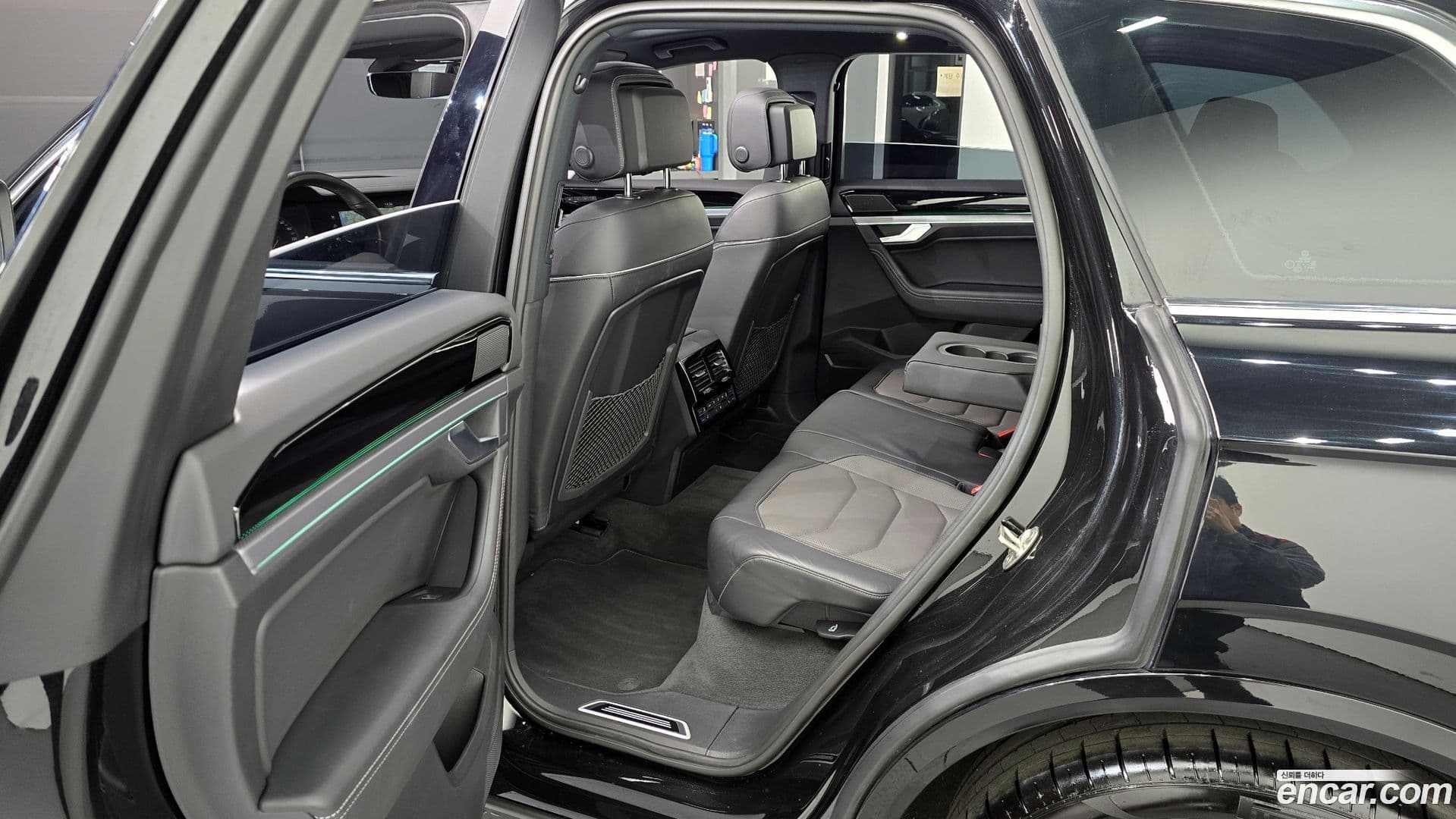 Main__Slider__Photo:Touareg Volkswagen 2023.8-10