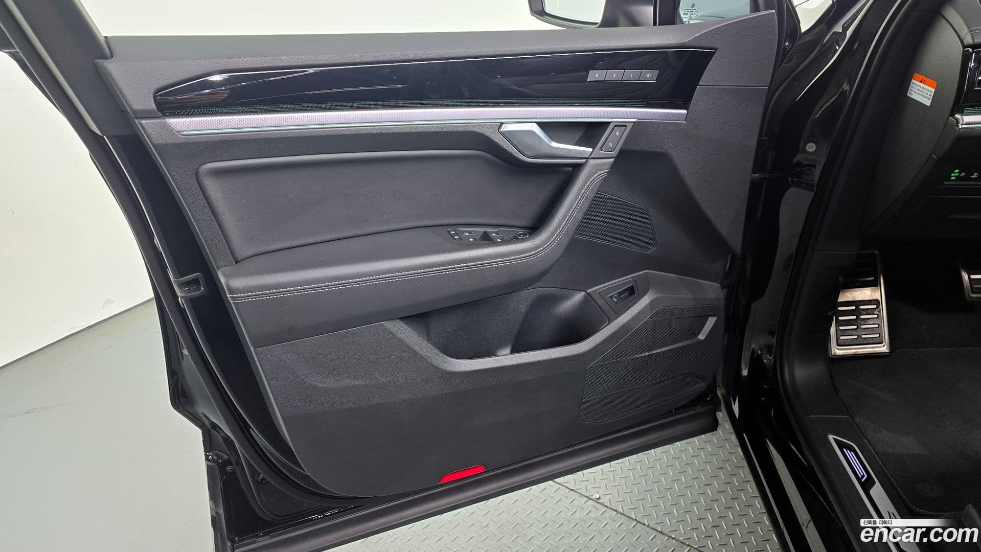 Main__Slider__Photo:Touareg Volkswagen 2023.8-23