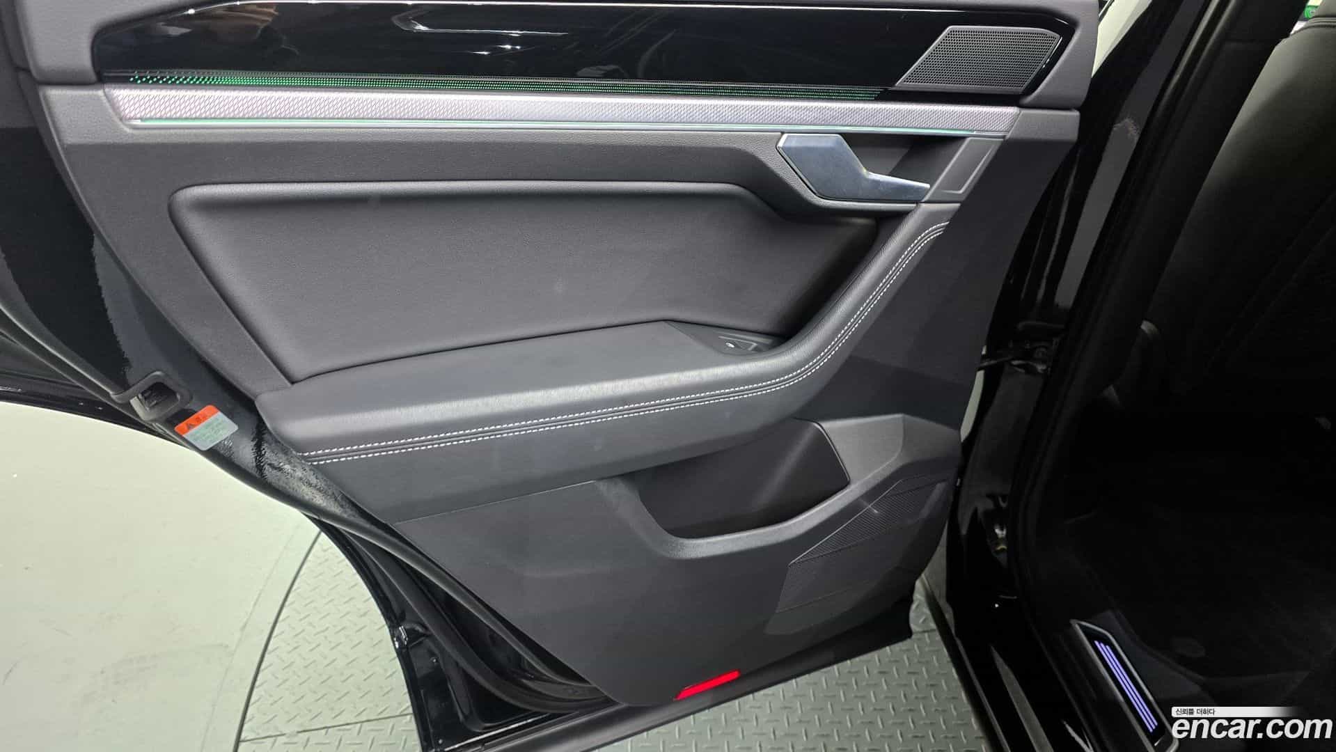 Touareg Volkswagen 2023.8-INNER-035
