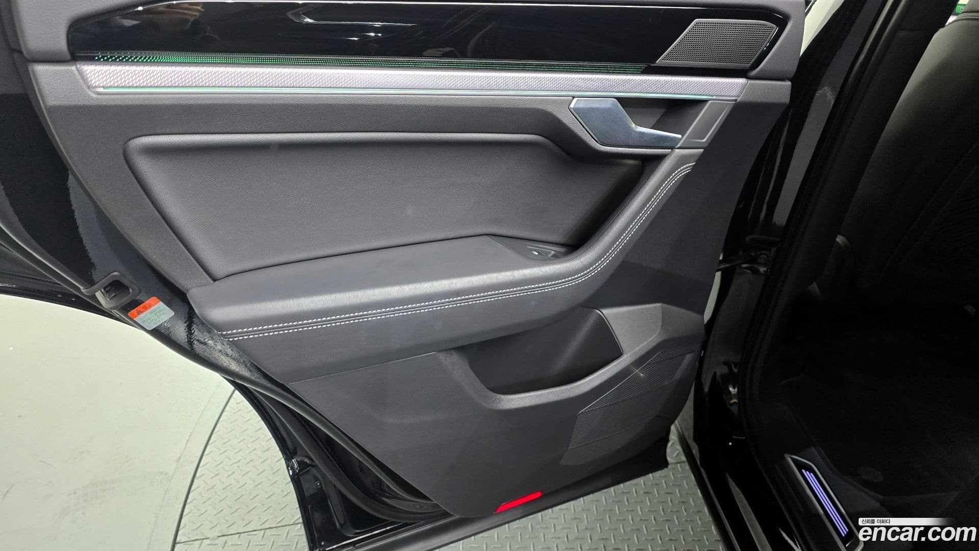 Main__Slider__Photo:Touareg Volkswagen 2023.8-24