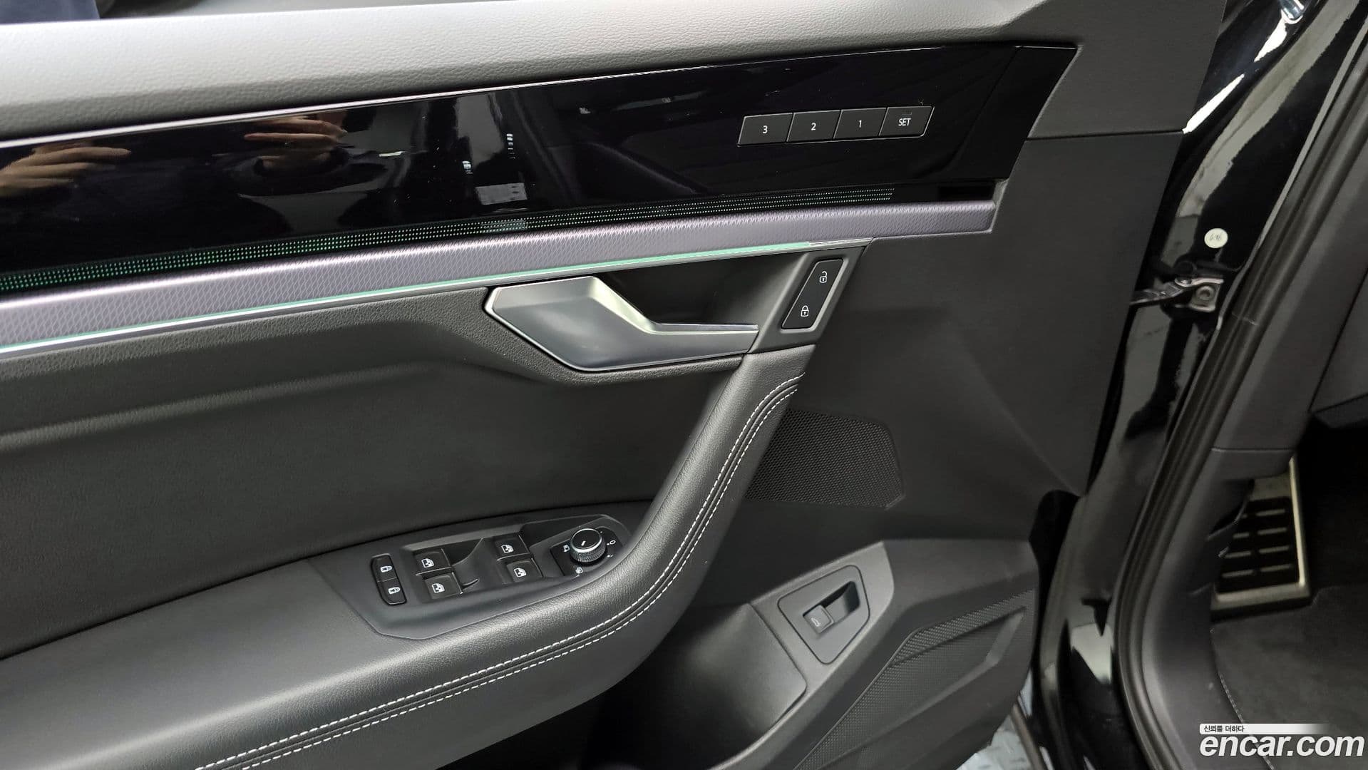 Main__Slider__Photo:Touareg Volkswagen 2023.8-26