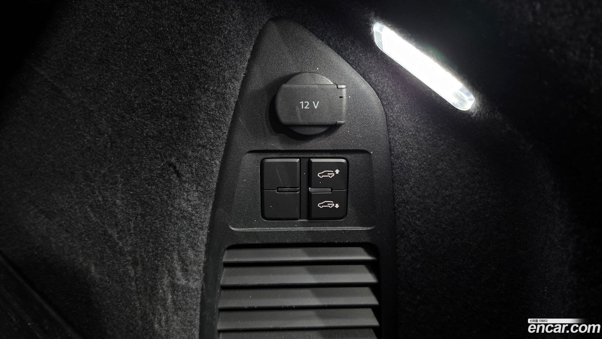 Main__Slider__Photo:Touareg Volkswagen 2023.8-30