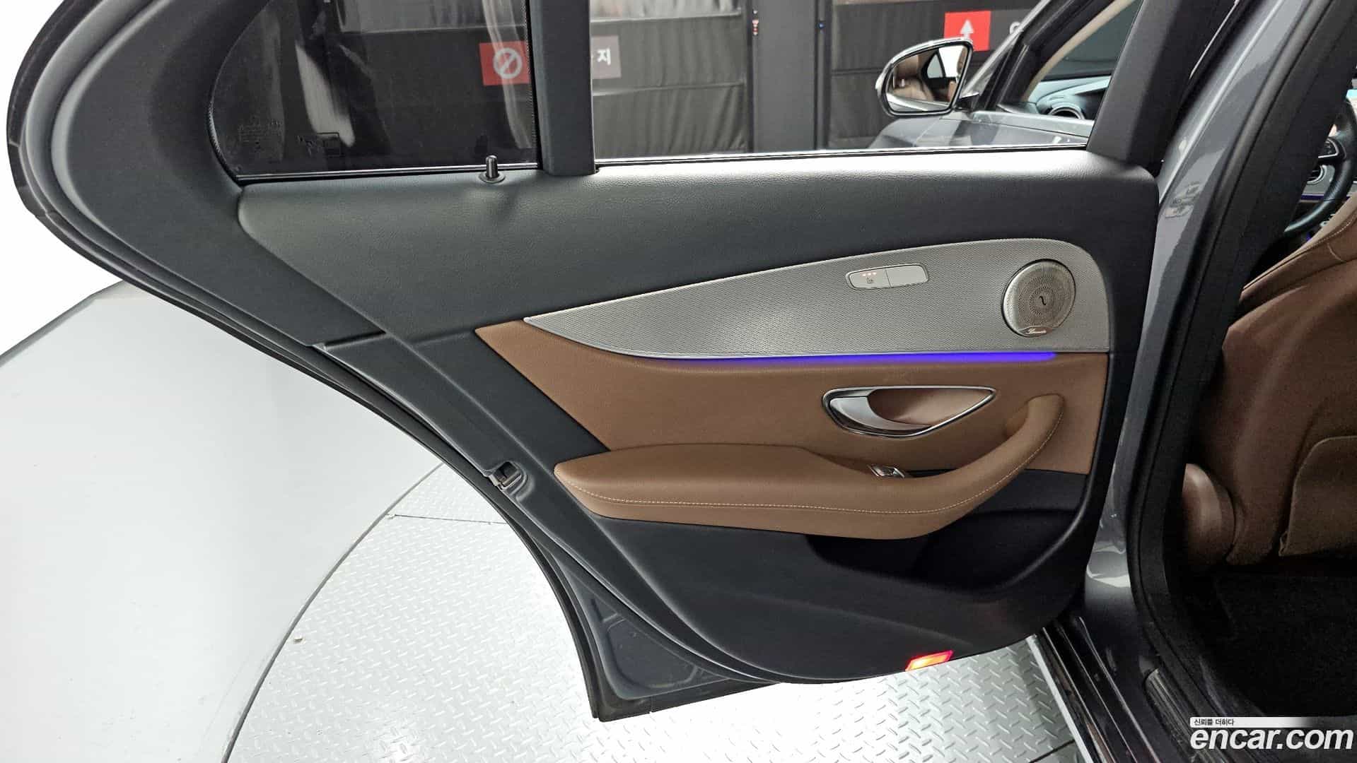 E-Class Mercedes-Benz 2018.0-INNER-035
