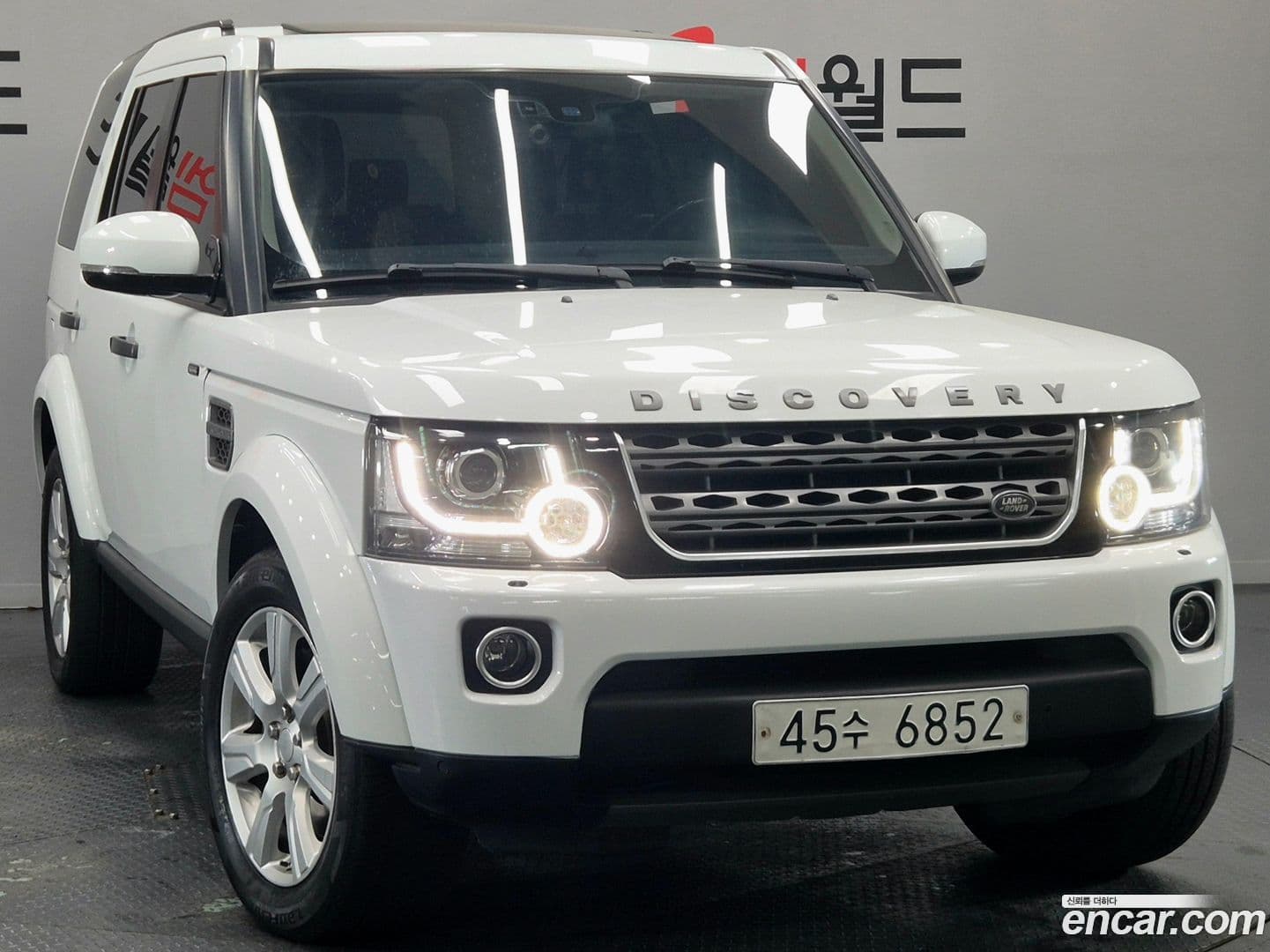 Main__Slider__Photo:Discovery Land Rover 2015.5-0