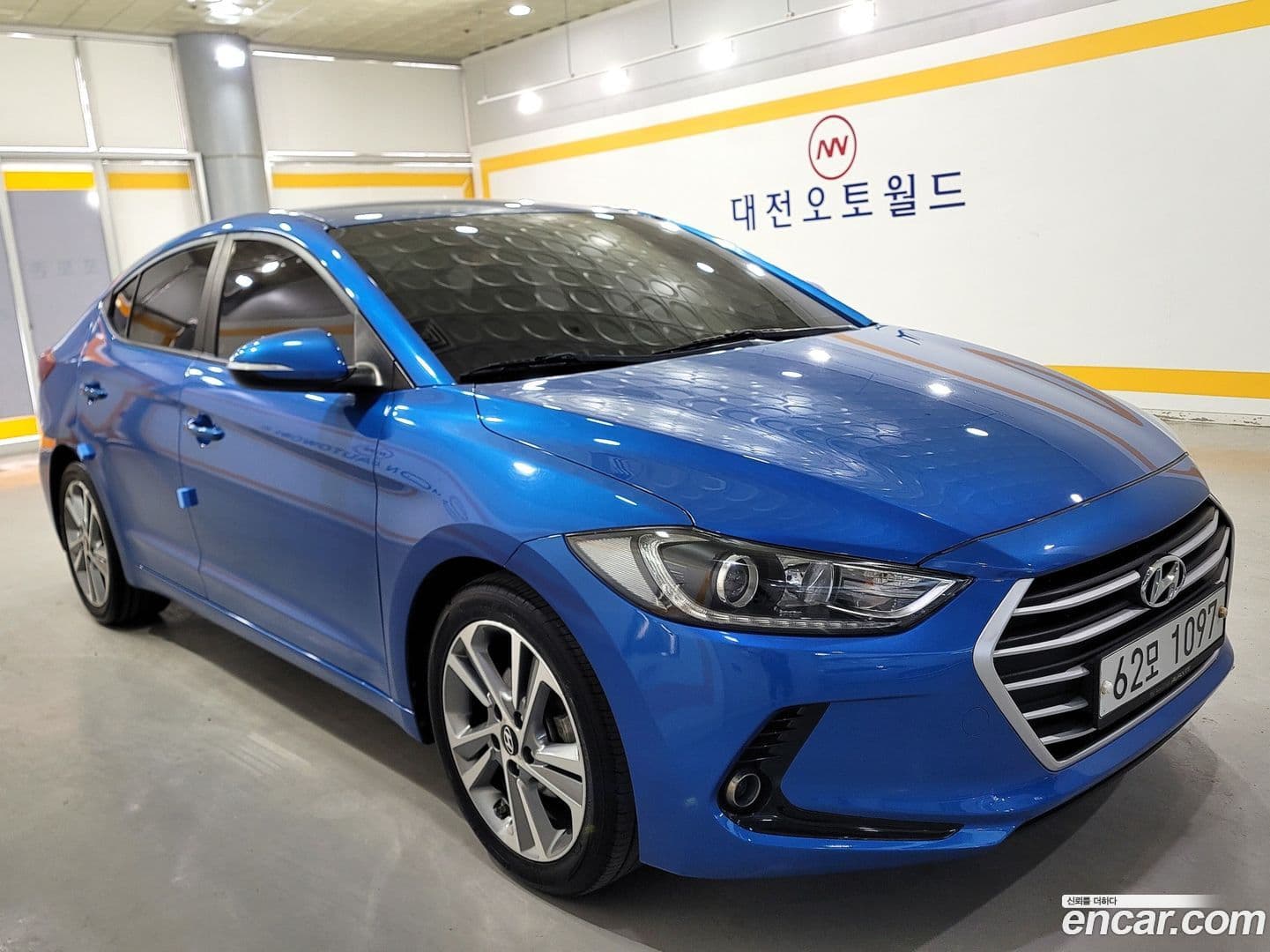 Main__Slider__Photo:AVANTE Hyundai 2017.4-0