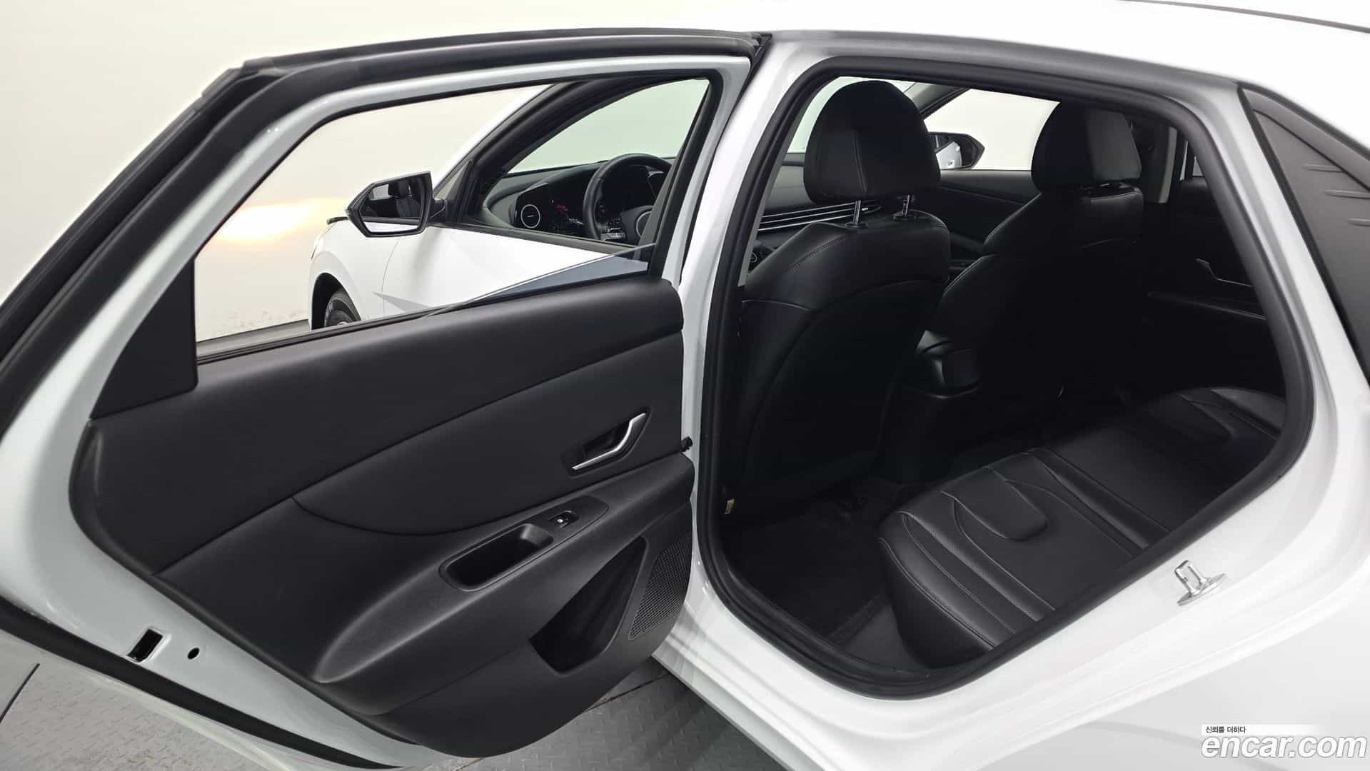 AVANTE Hyundai 2021.7-OPTION-015