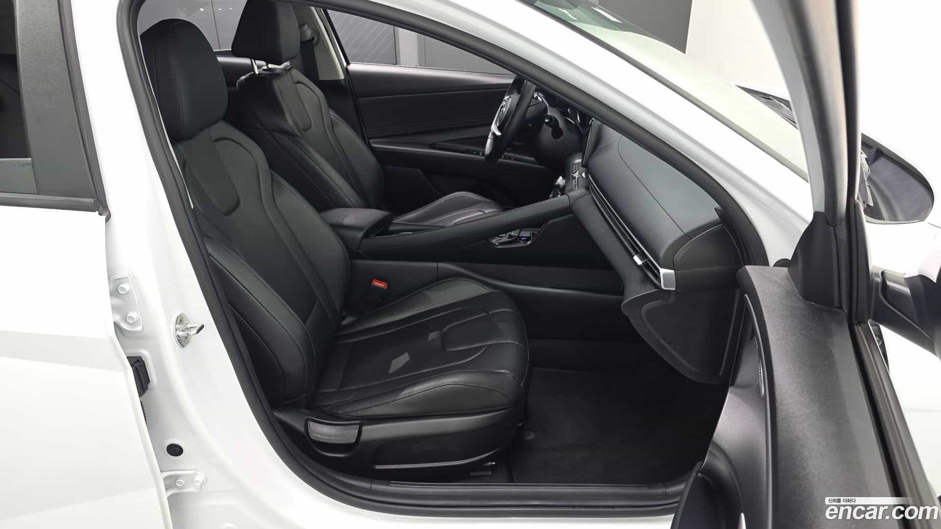 AVANTE Hyundai 2021.7-OPTION-016