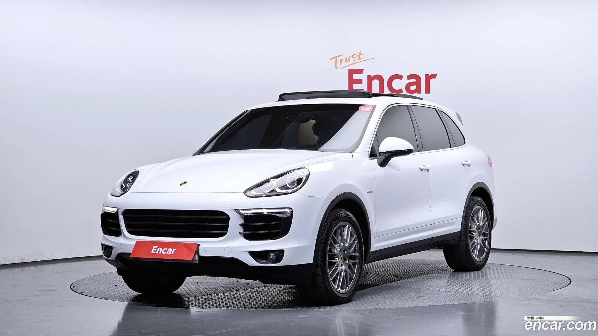 Main__Slider__Photo:Cayenne Porsche 2016.4-0