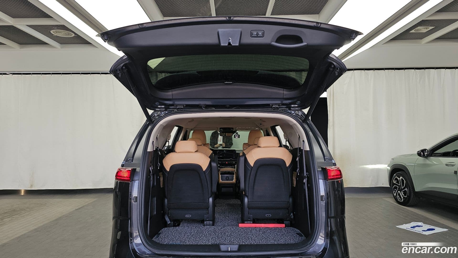 Main__Slider__Photo:Canival Kia 2021.0-19