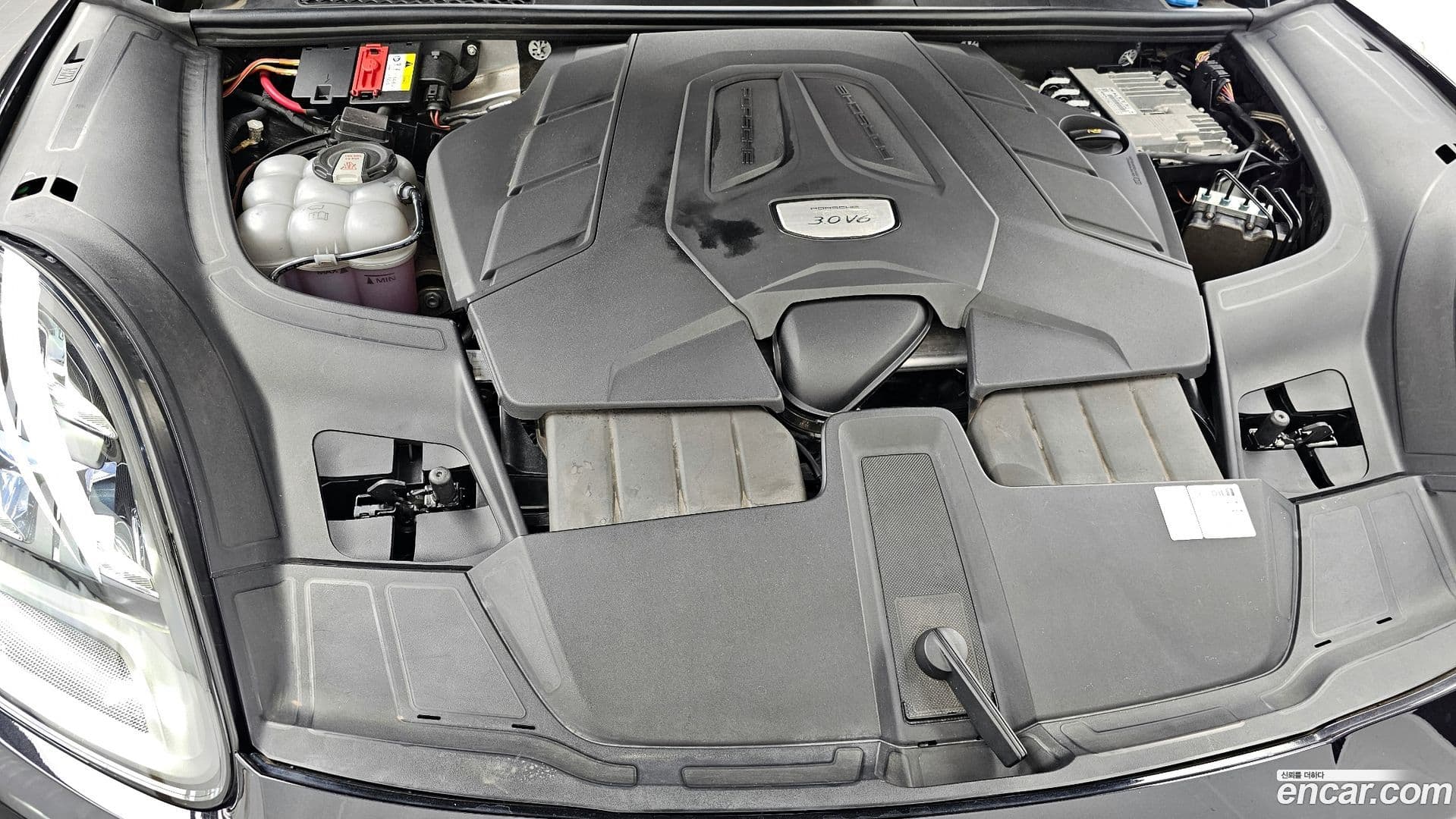 Main__Slider__Photo:Cayenne Porsche 2022.1-5