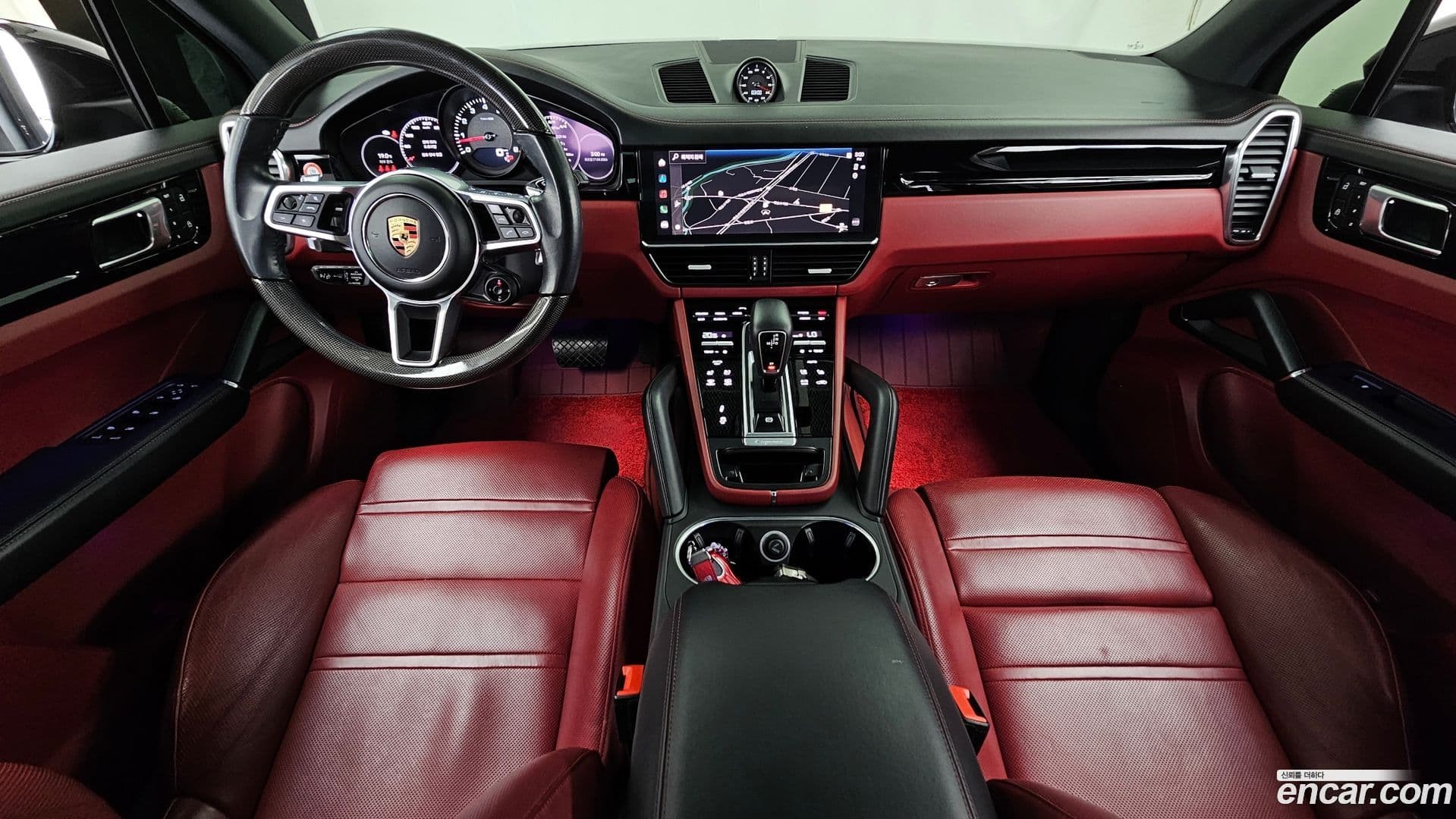 Main__Slider__Photo:Cayenne Porsche 2022.1-6