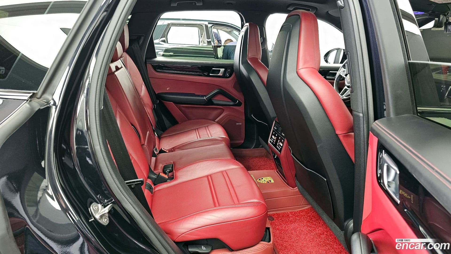 Main__Slider__Photo:Cayenne Porsche 2022.1-11