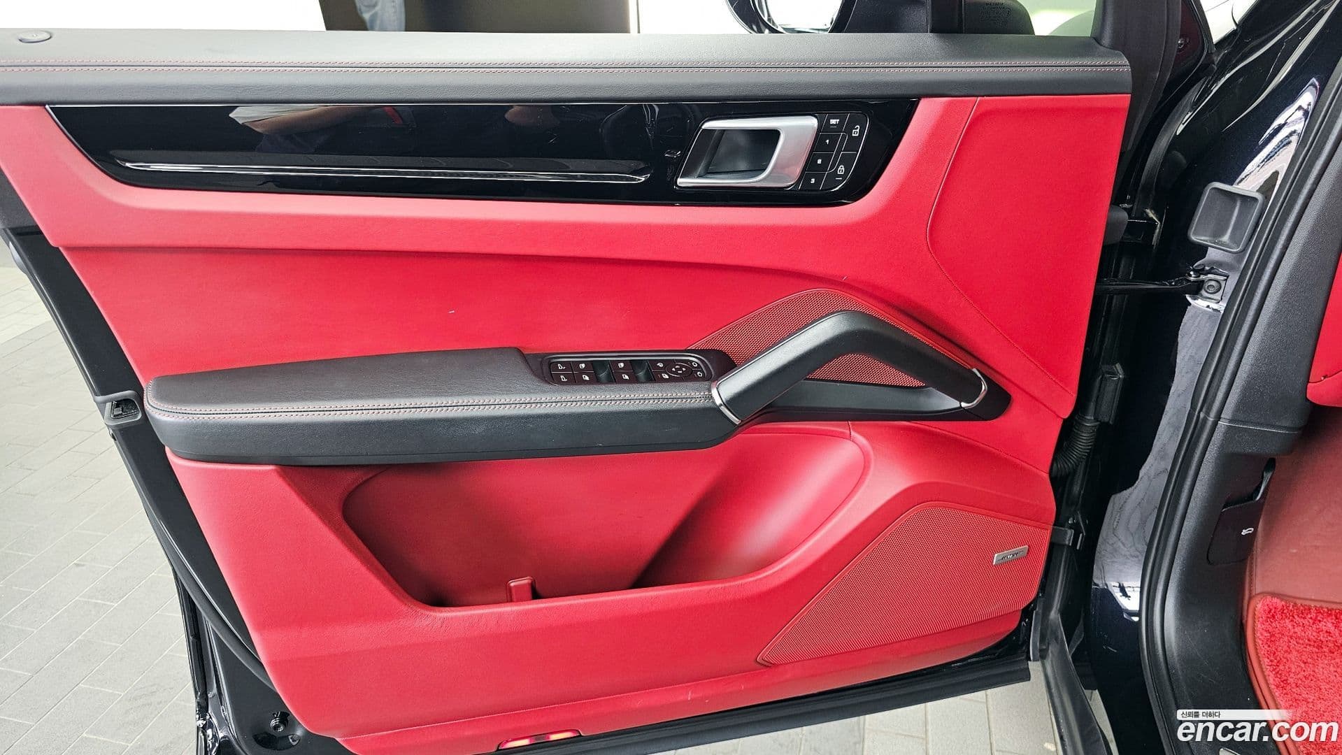 Main__Slider__Photo:Cayenne Porsche 2022.1-23