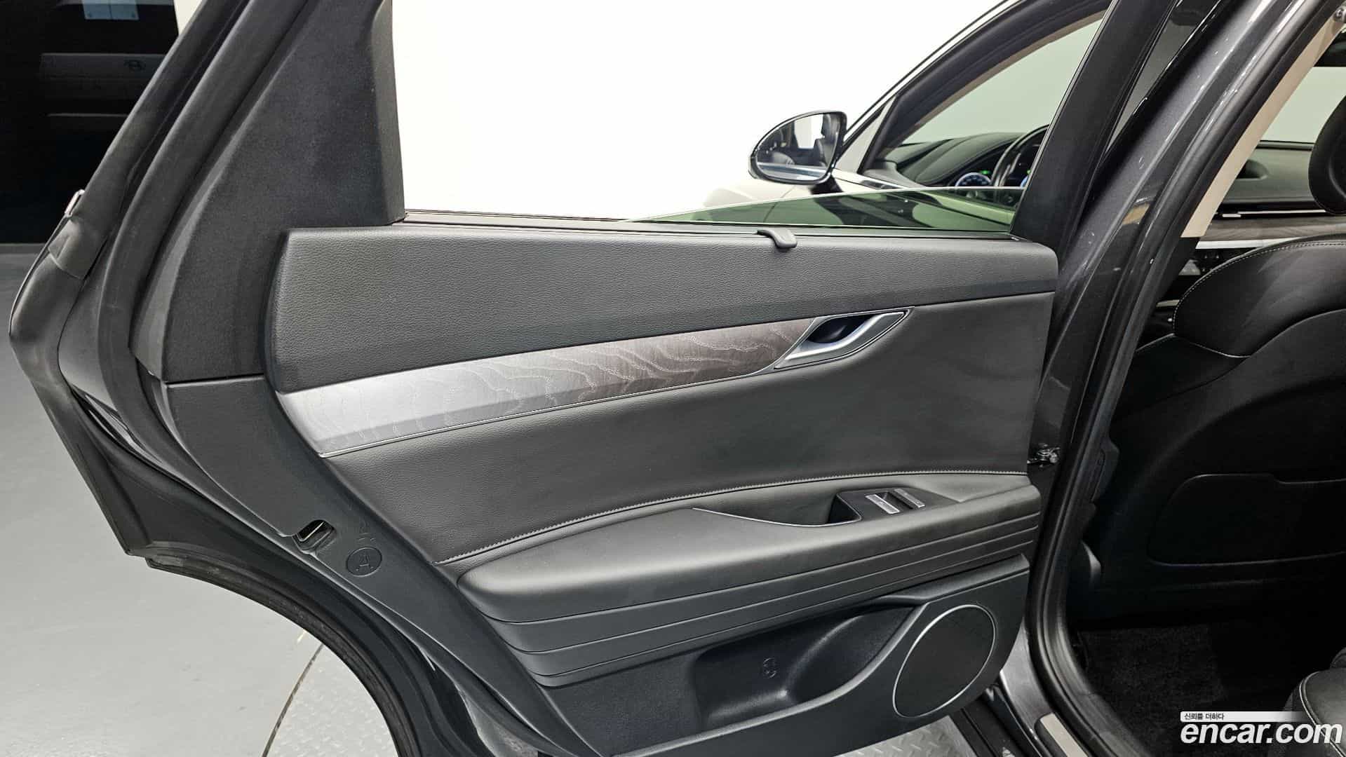 G80 Genesis 2020.6-INNER-035