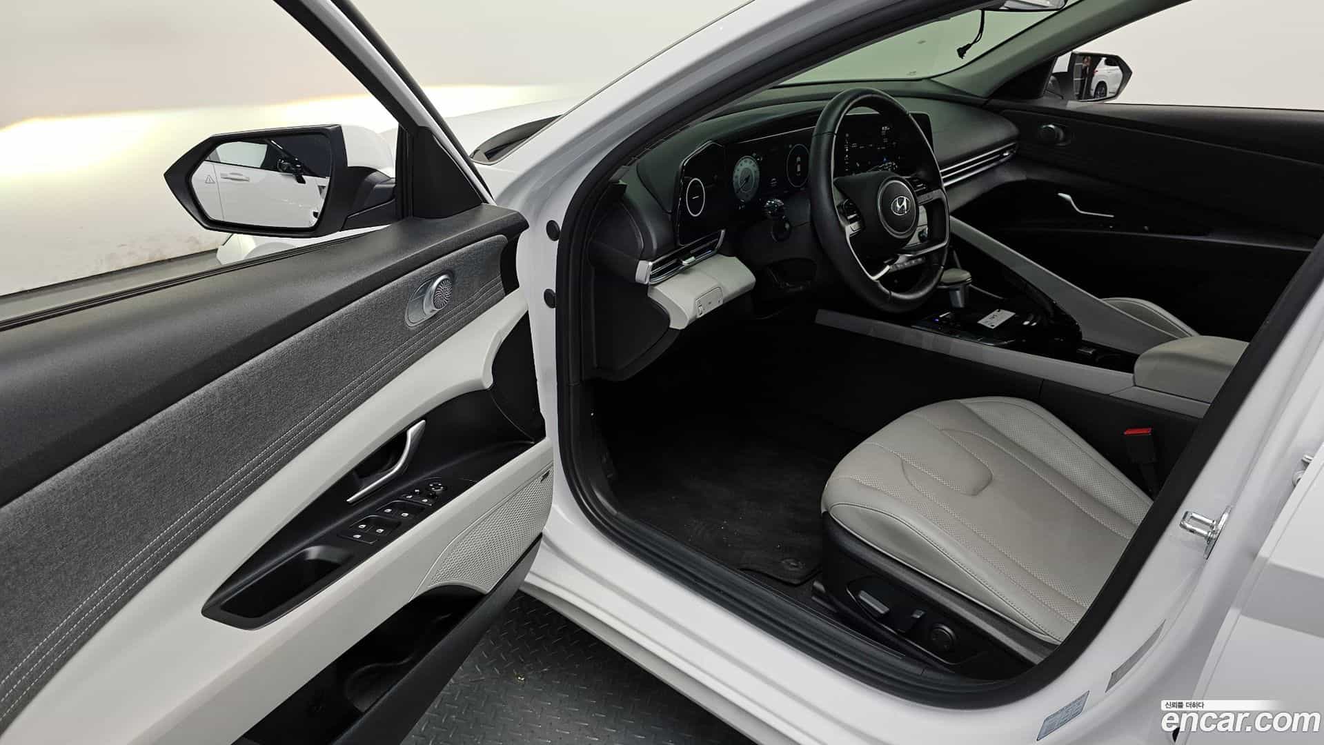 AVANTE Hyundai 2020.6-INNER-010