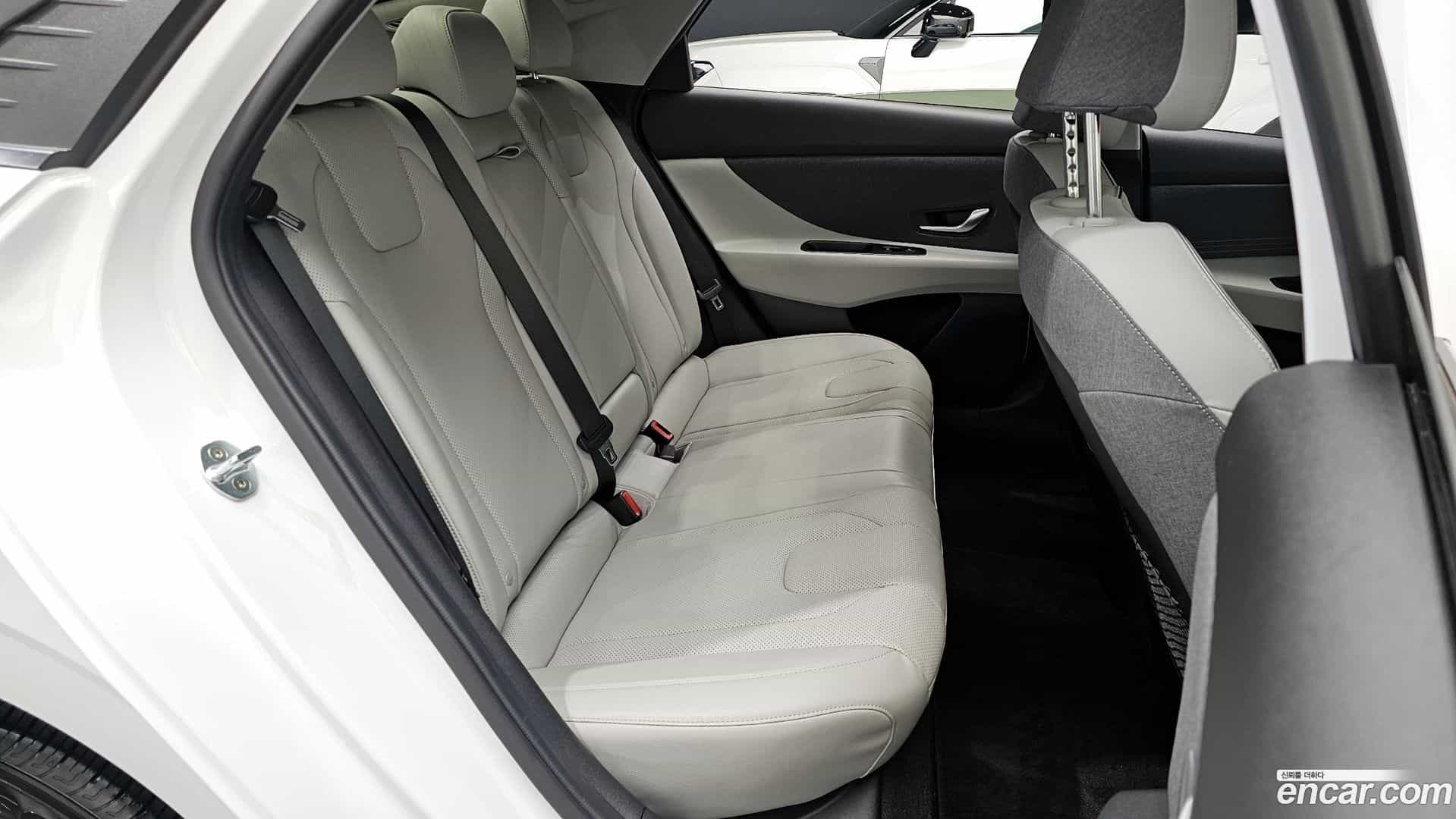 AVANTE Hyundai 2020.6-OPTION-015