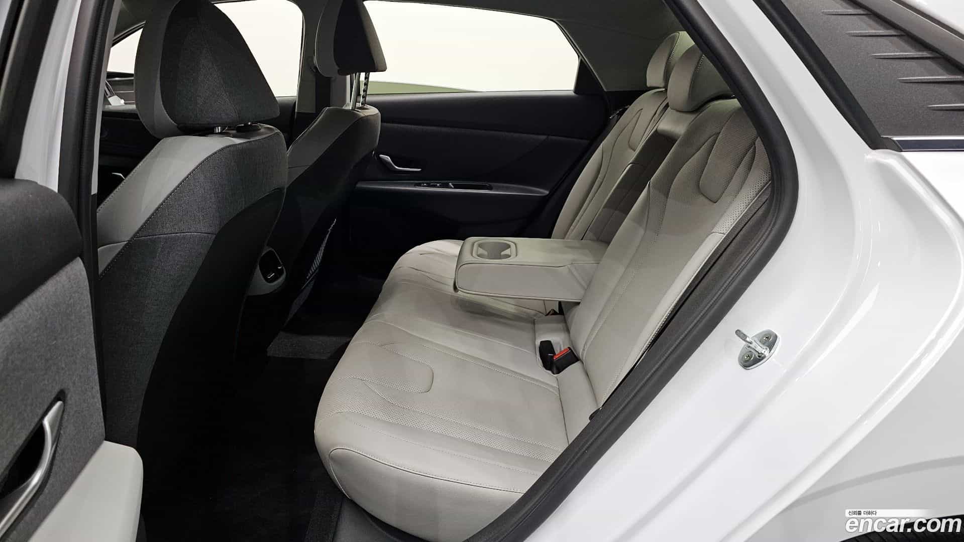 AVANTE Hyundai 2020.6-OPTION-016