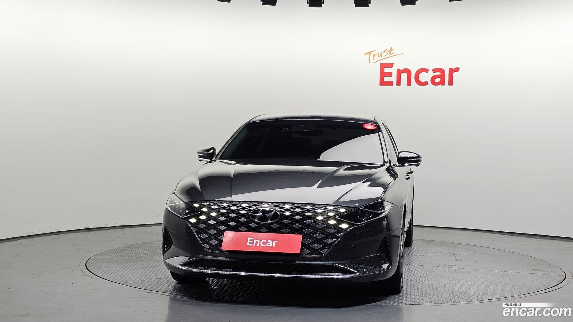 Main__Slider__Photo:Grandeur Hyundai 2022.6-2