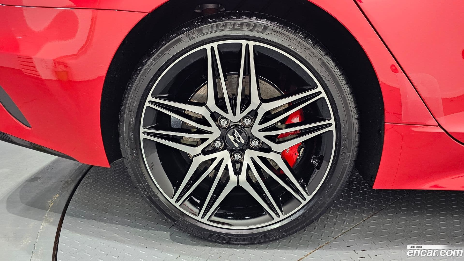 Main__Slider__Photo:Stinger Kia 2021.1-4