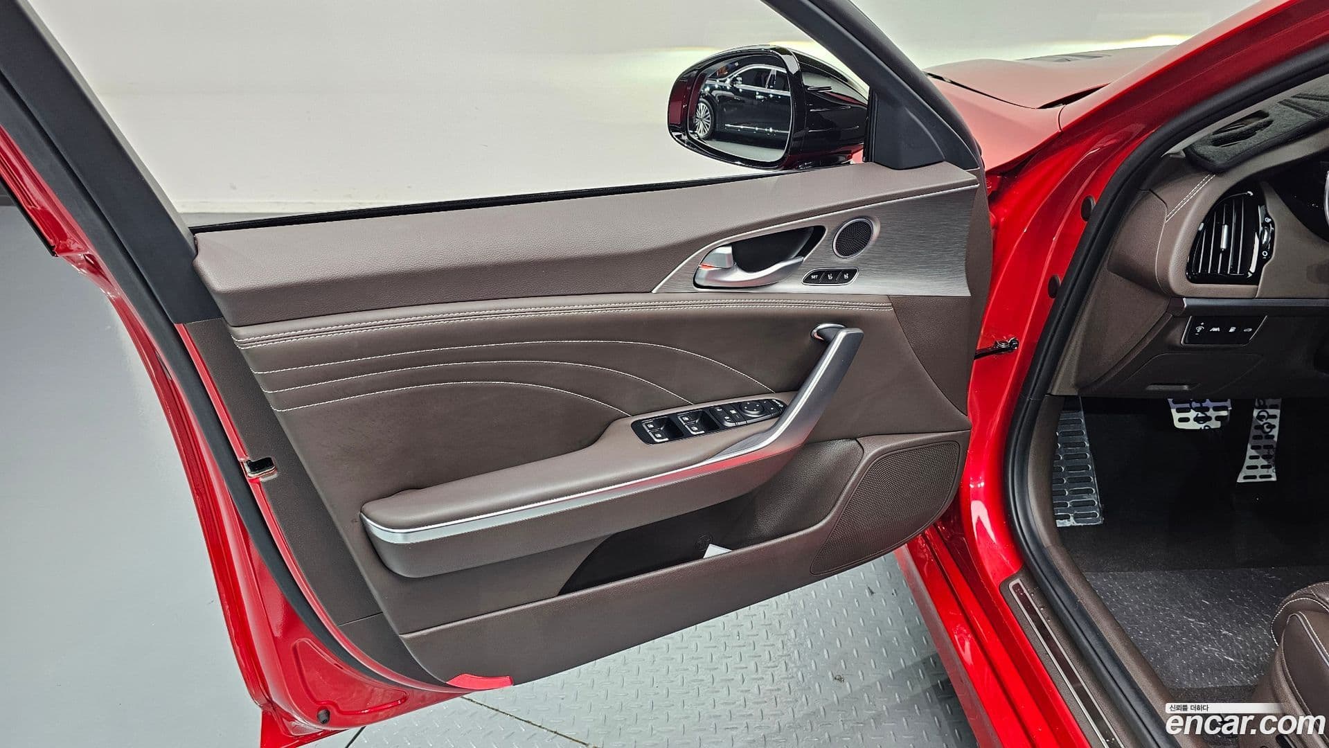 Main__Slider__Photo:Stinger Kia 2021.1-23