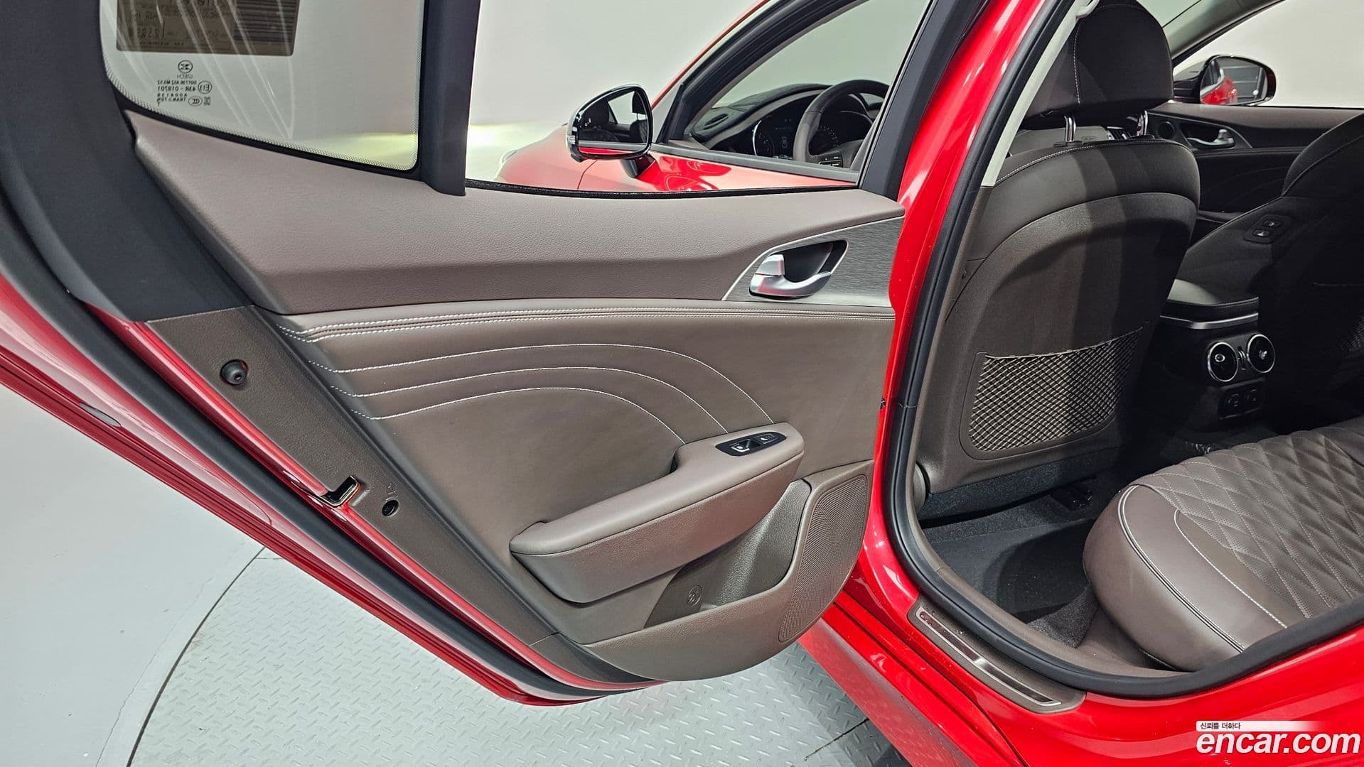 Main__Slider__Photo:Stinger Kia 2021.1-24