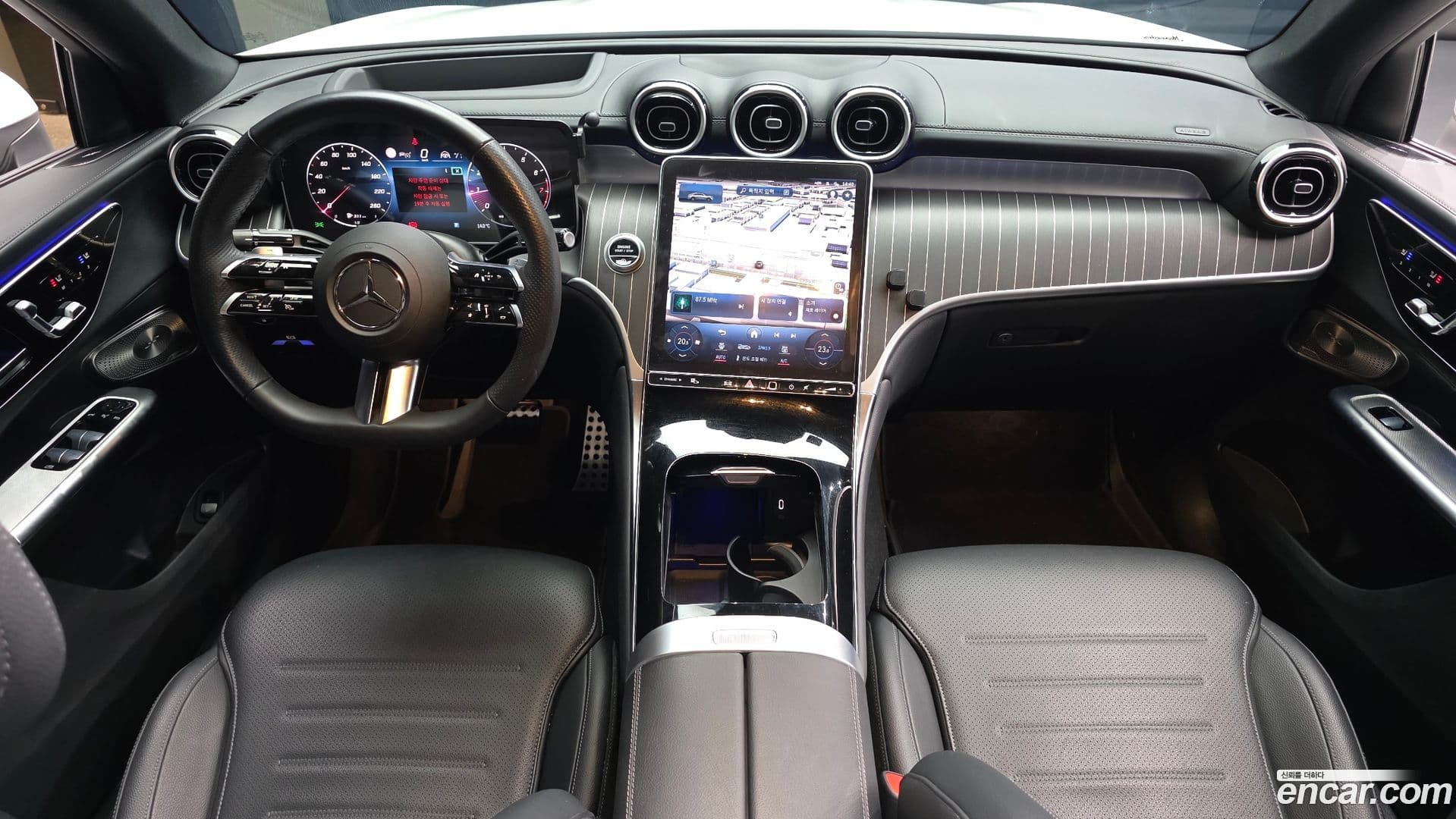 Main__Slider__Photo:GLC-Class Mercedes-Benz 2024.0-6