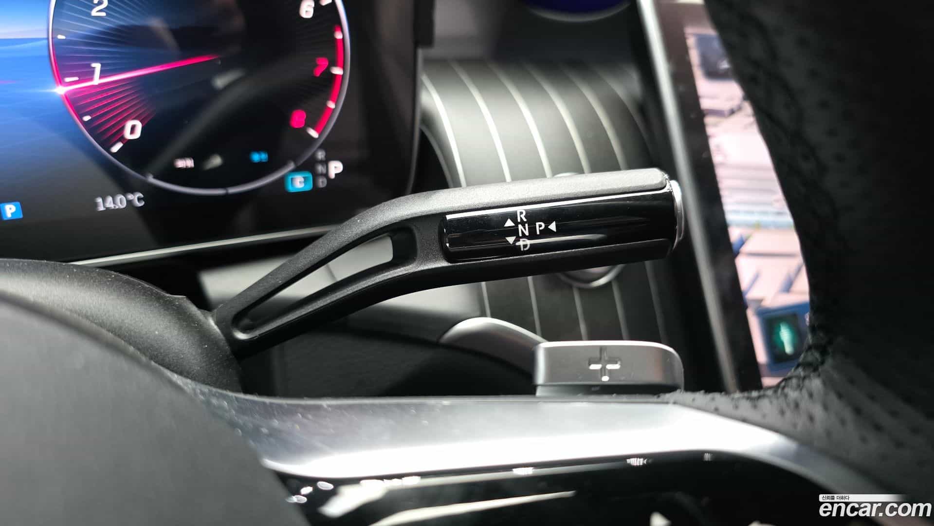 GLC-Class Mercedes-Benz 2024.0-INNER-009