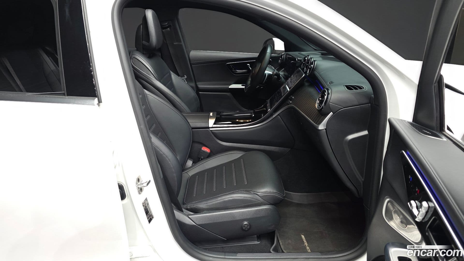 Main__Slider__Photo:GLC-Class Mercedes-Benz 2024.0-10