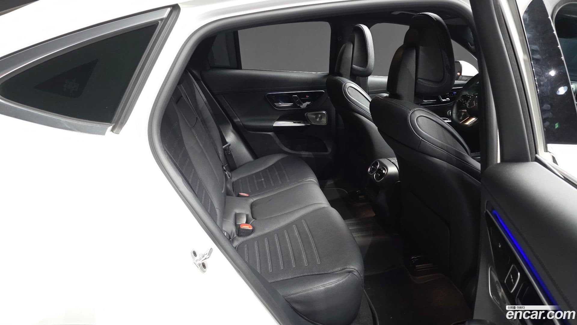 Main__Slider__Photo:GLC-Class Mercedes-Benz 2024.0-11