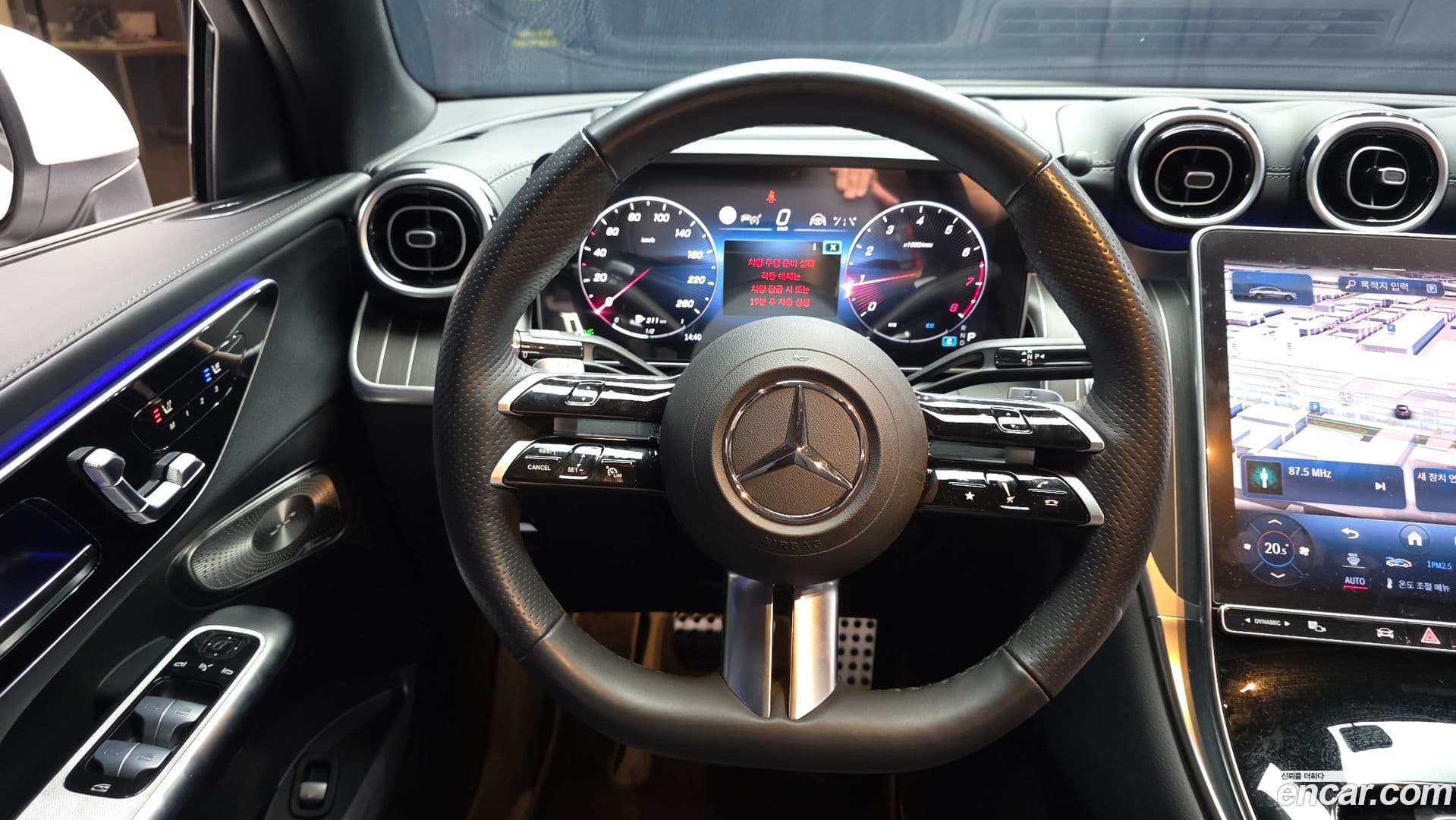 Main__Slider__Photo:GLC-Class Mercedes-Benz 2024.0-12