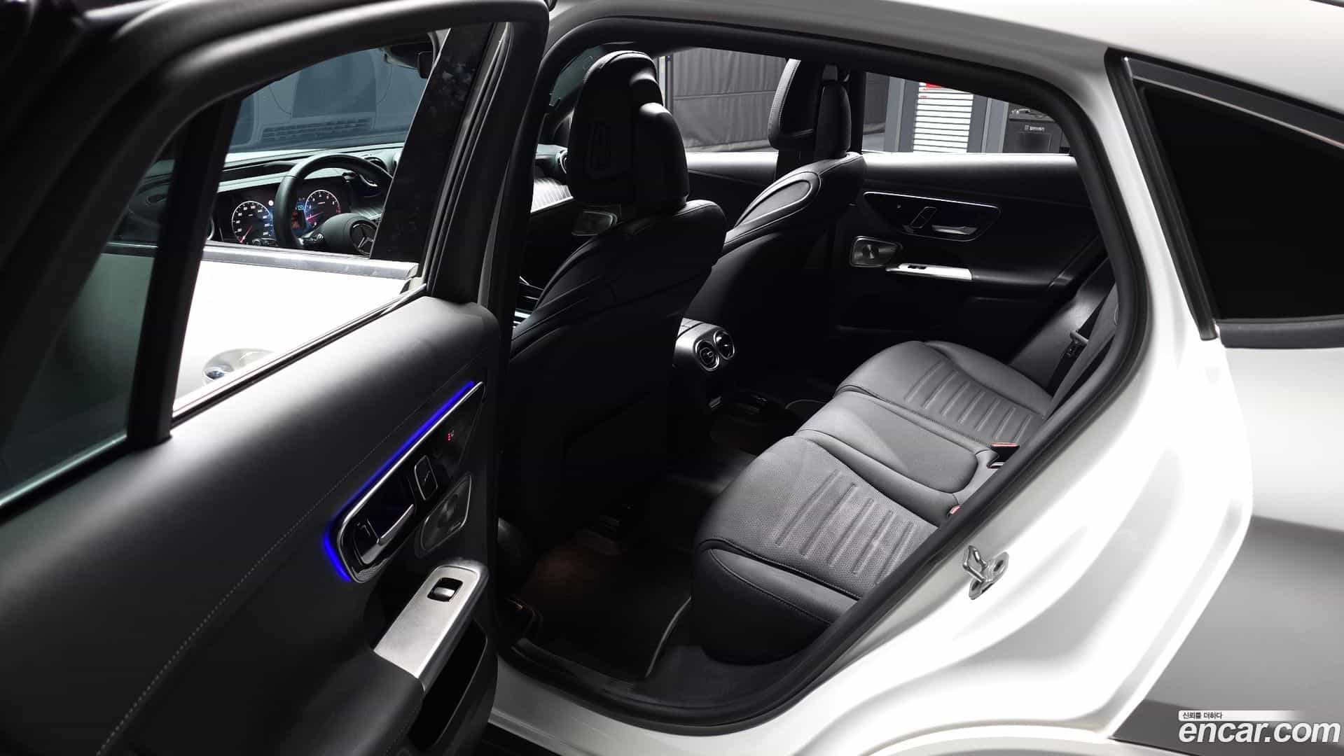 GLC-Class Mercedes-Benz 2024.0-INNER-036