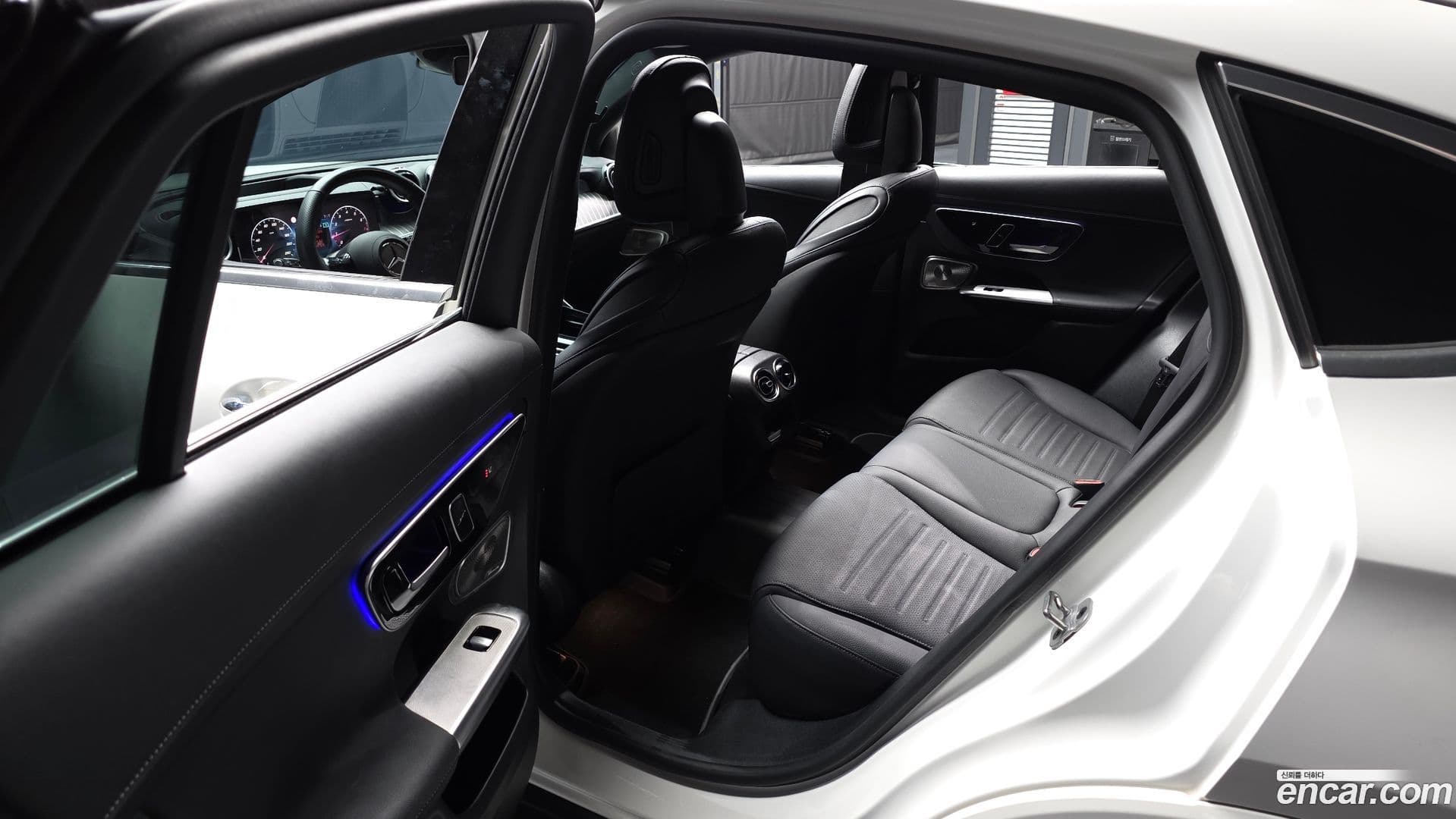 Main__Slider__Photo:GLC-Class Mercedes-Benz 2024.0-25