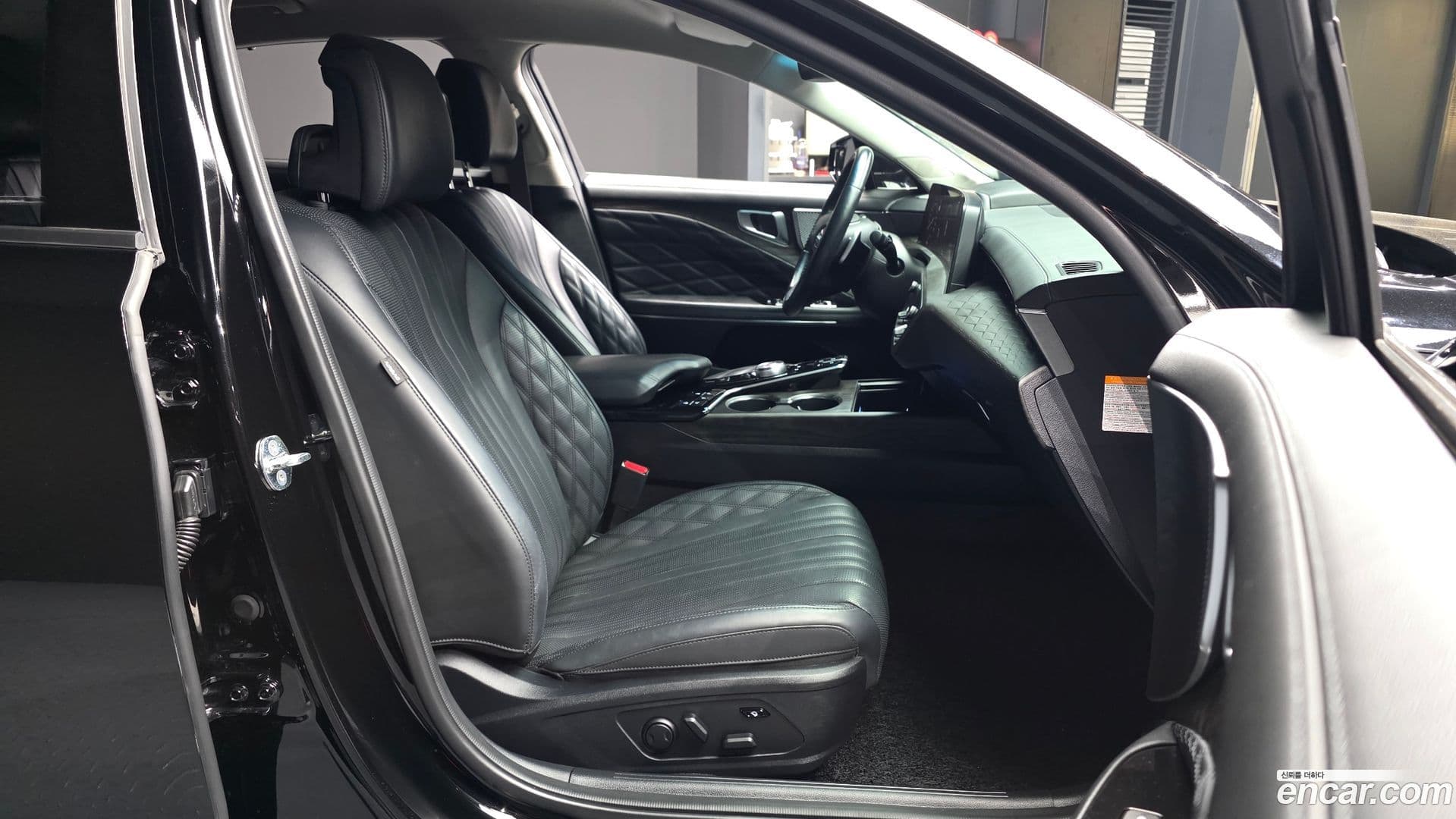 Main__Slider__Photo:K8 Kia 2021.4-10