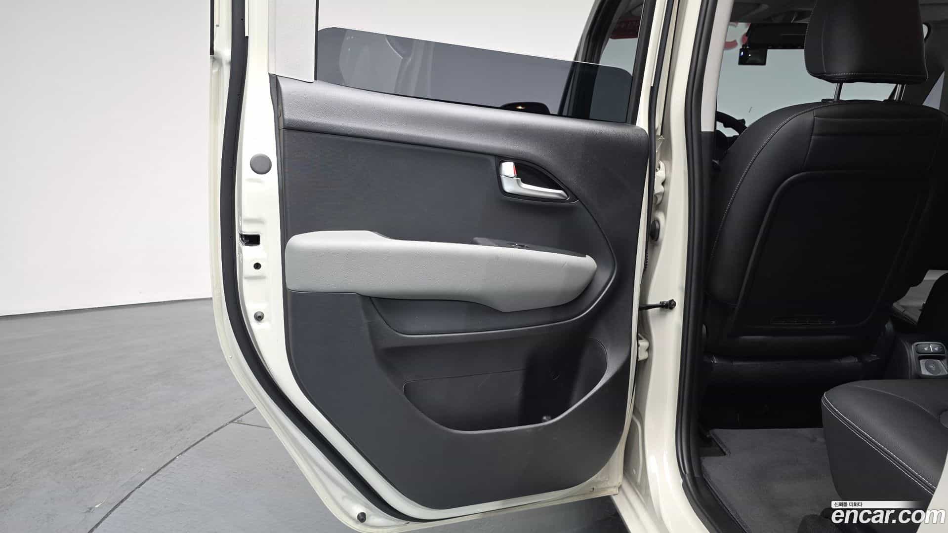 RAY Kia 2023.4-INNER-035