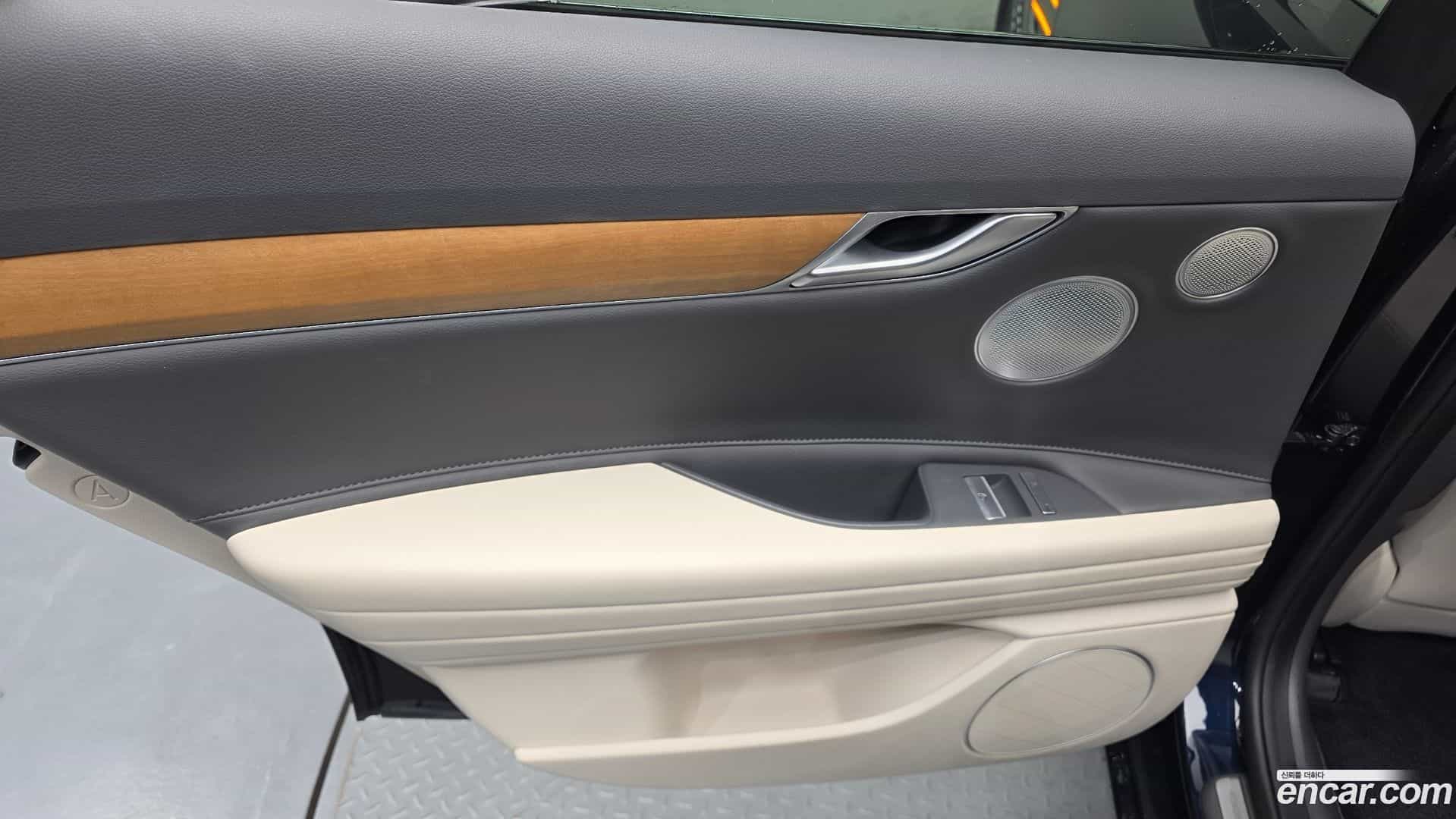 G80 Genesis 2021.1-INNER-035