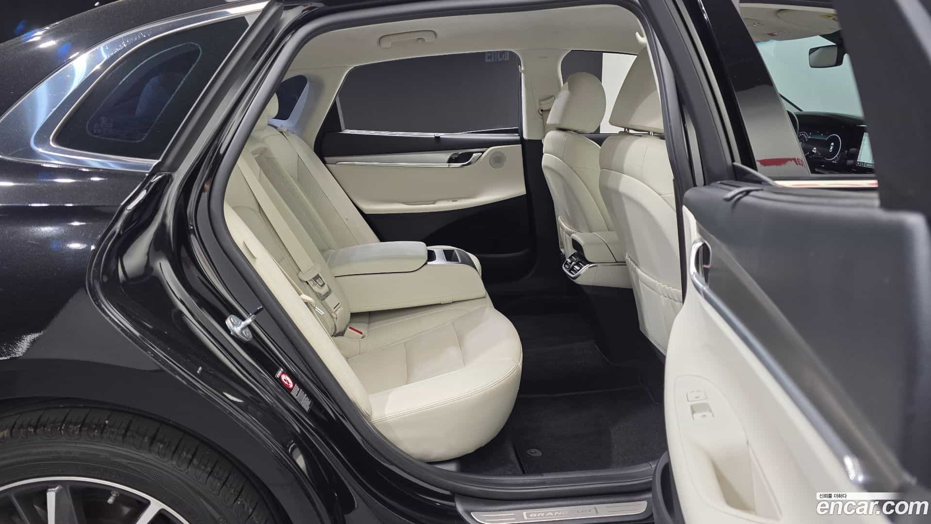 Grandeur Hyundai 2022.5-OPTION-015