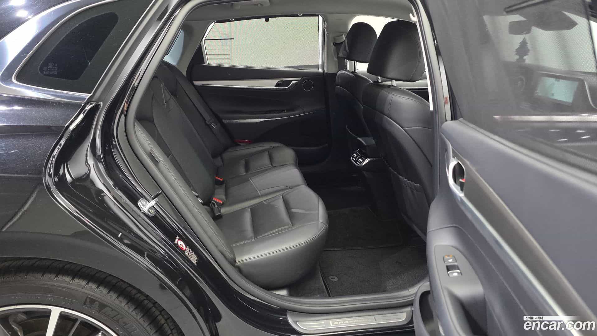 Grandeur Hyundai 2022.5-OPTION-015