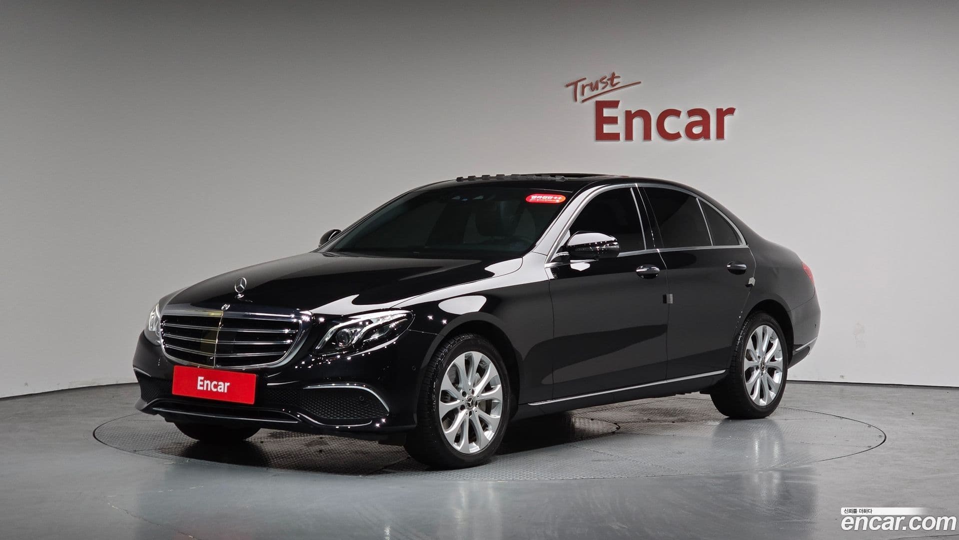 Main__Slider__Photo:E-Class Mercedes-Benz 2020.4-10