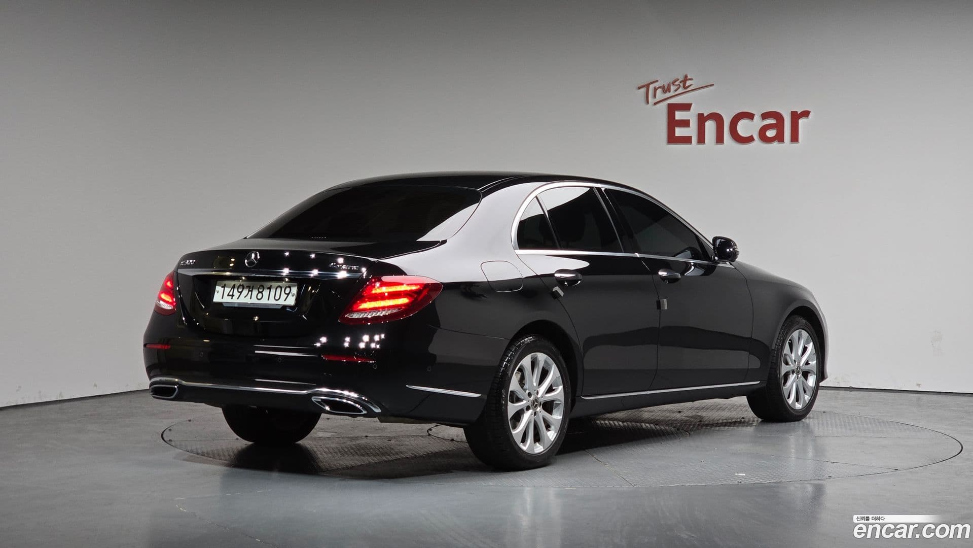 Main__Slider__Photo:E-Class Mercedes-Benz 2020.4-1
