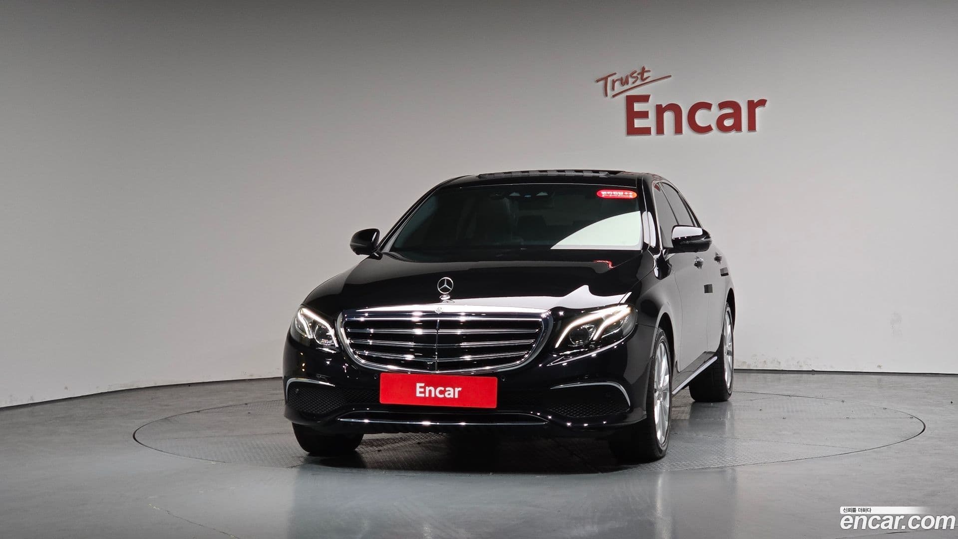 Main__Slider__Photo:E-Class Mercedes-Benz 2020.4-2